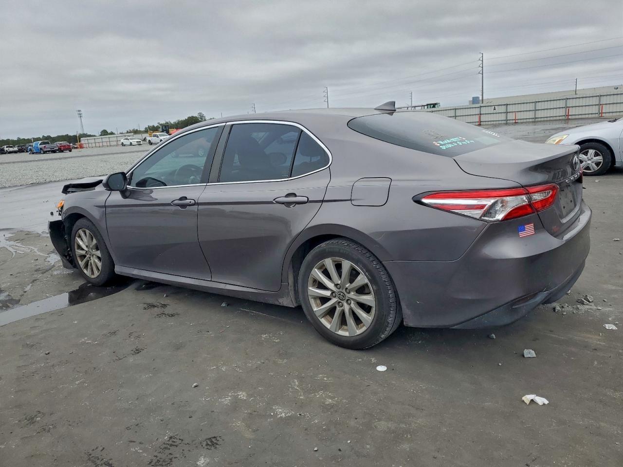 2020 TOYOTA CAMRY LE photo 2