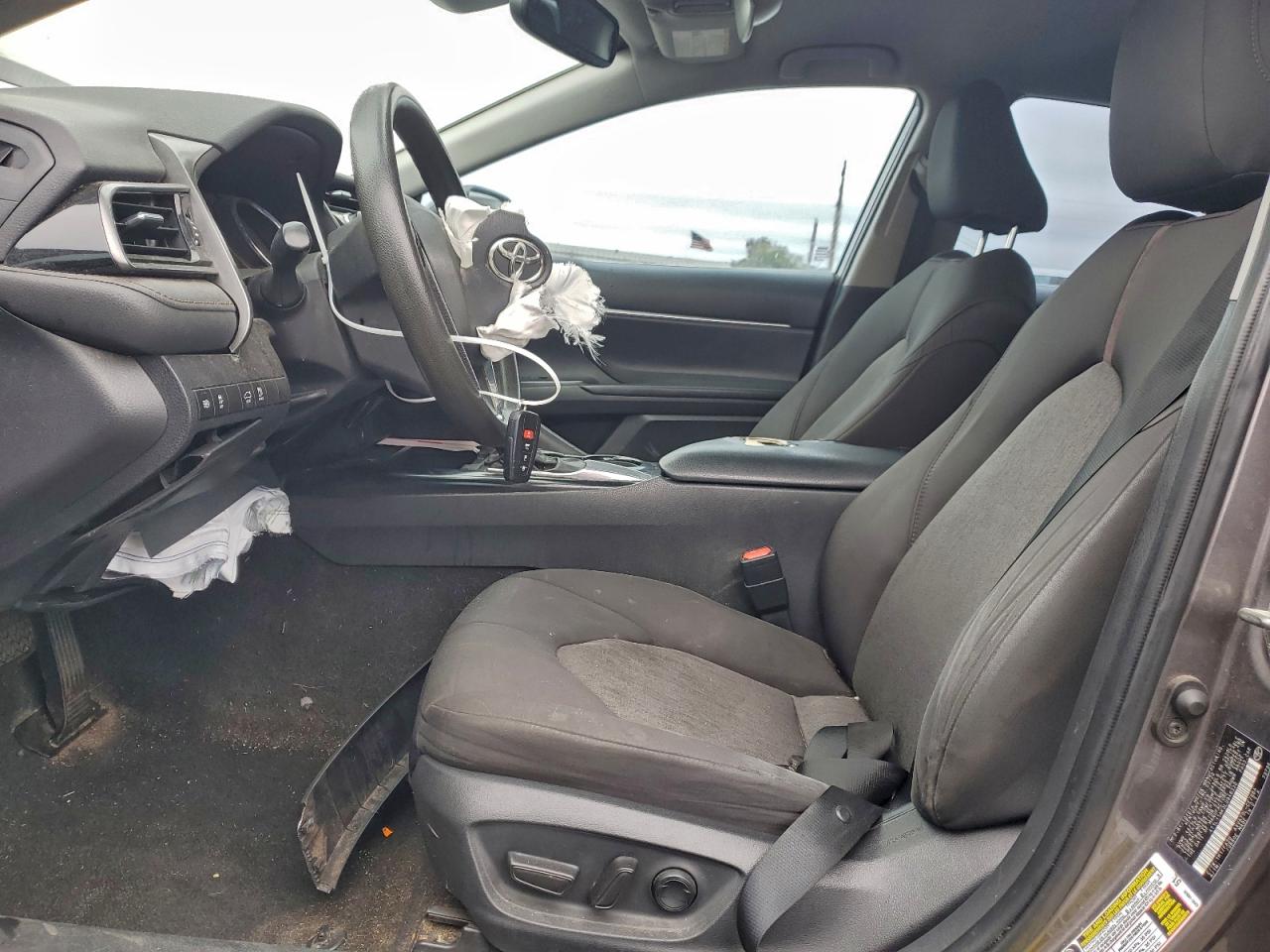 2020 TOYOTA CAMRY LE photo 7
