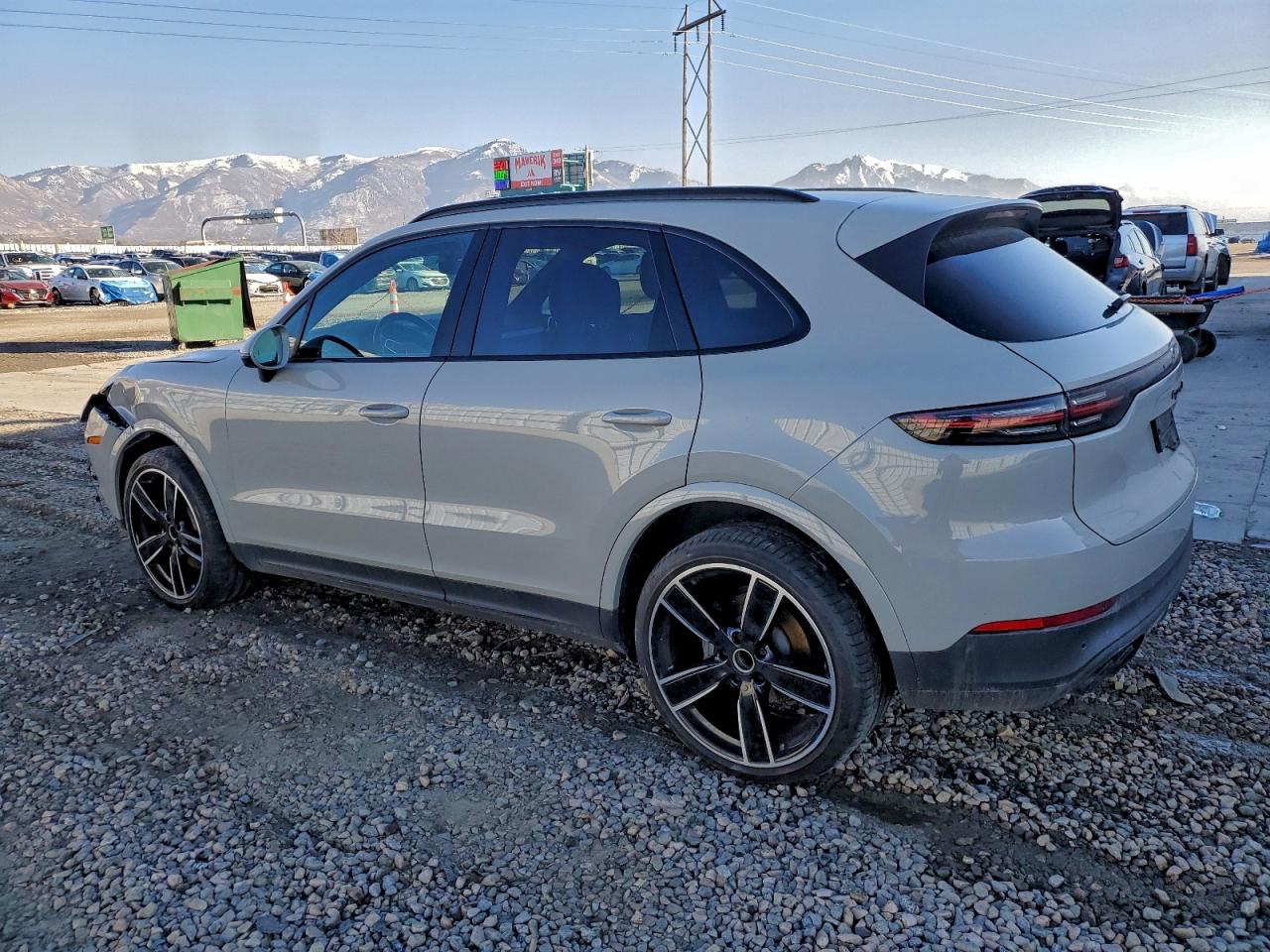 2021 PORSCHE CAYENNE S photo 3