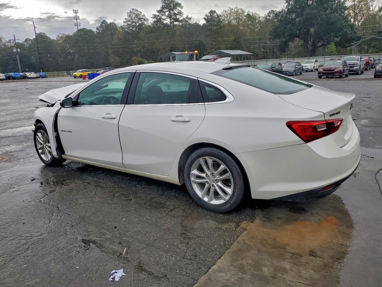2017 CHEVROLET MALIBU LT photo 2