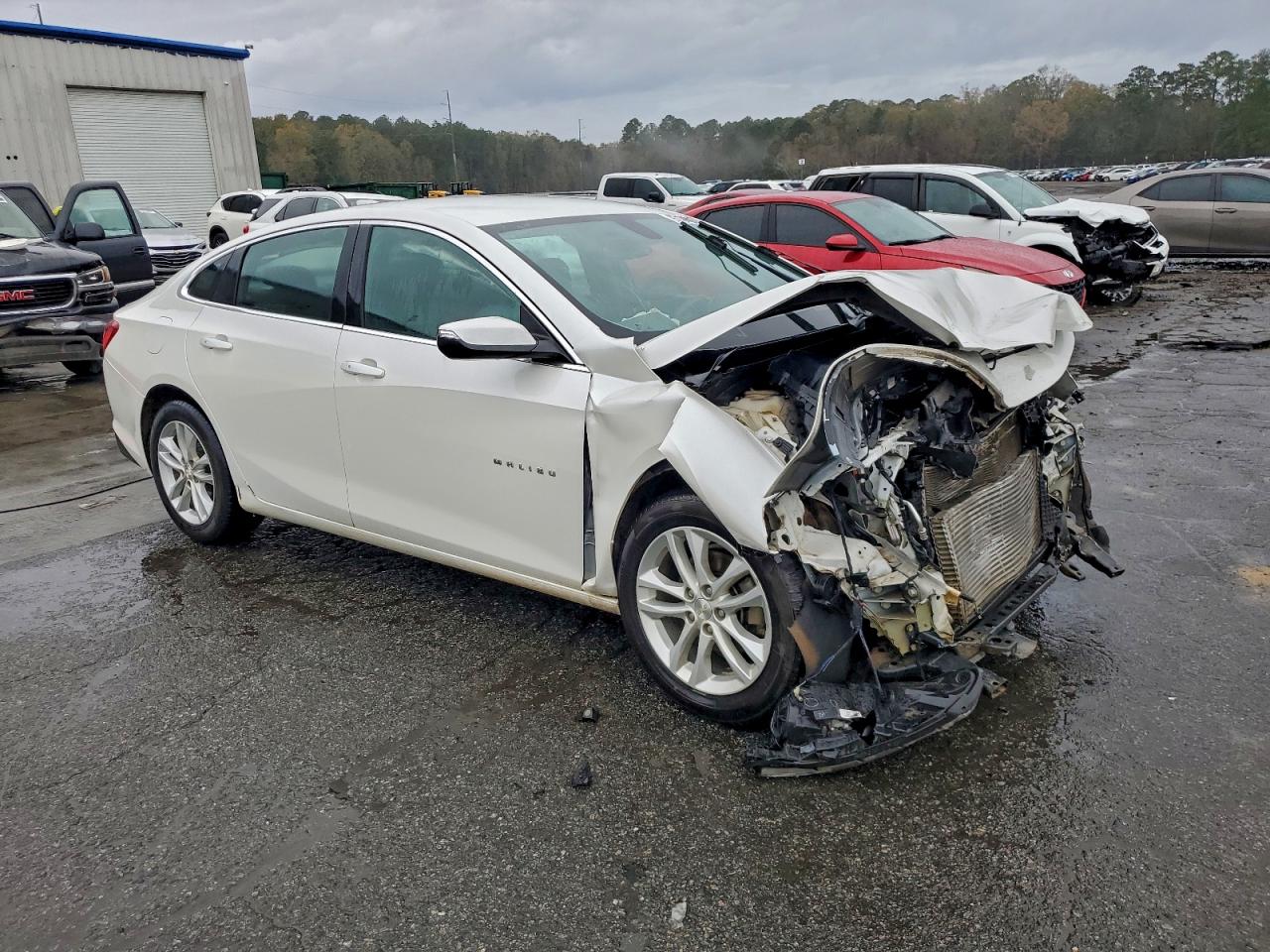 2017 CHEVROLET MALIBU LT photo 4