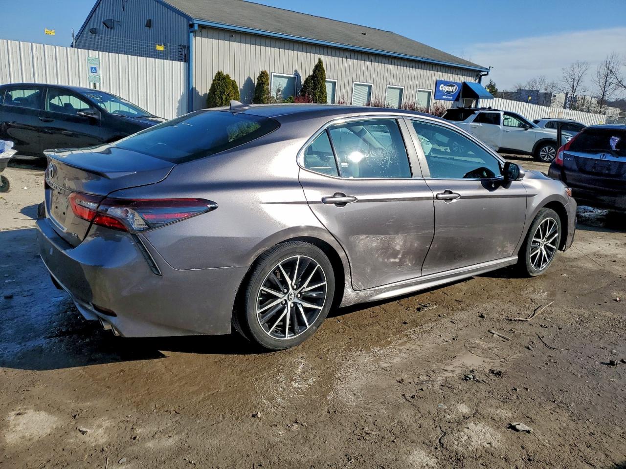 2021 TOYOTA CAMRY SE photo 3