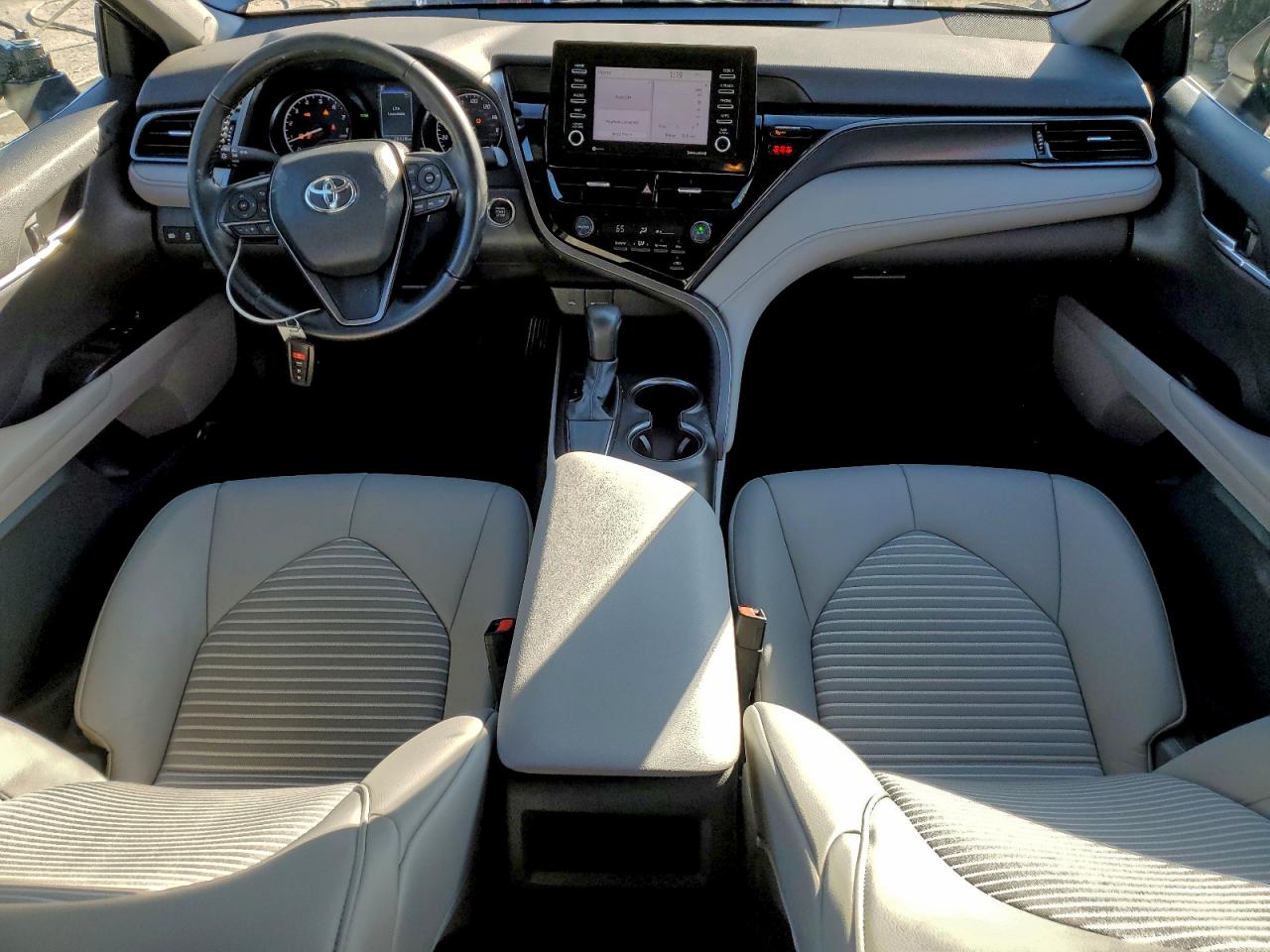 2021 TOYOTA CAMRY SE photo 8