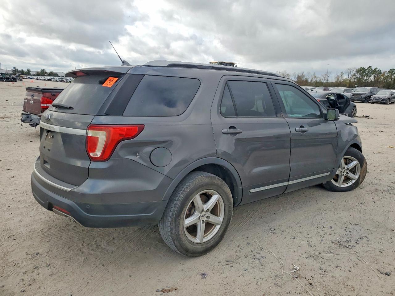 2018 FORD EXPLORER XLT photo 5