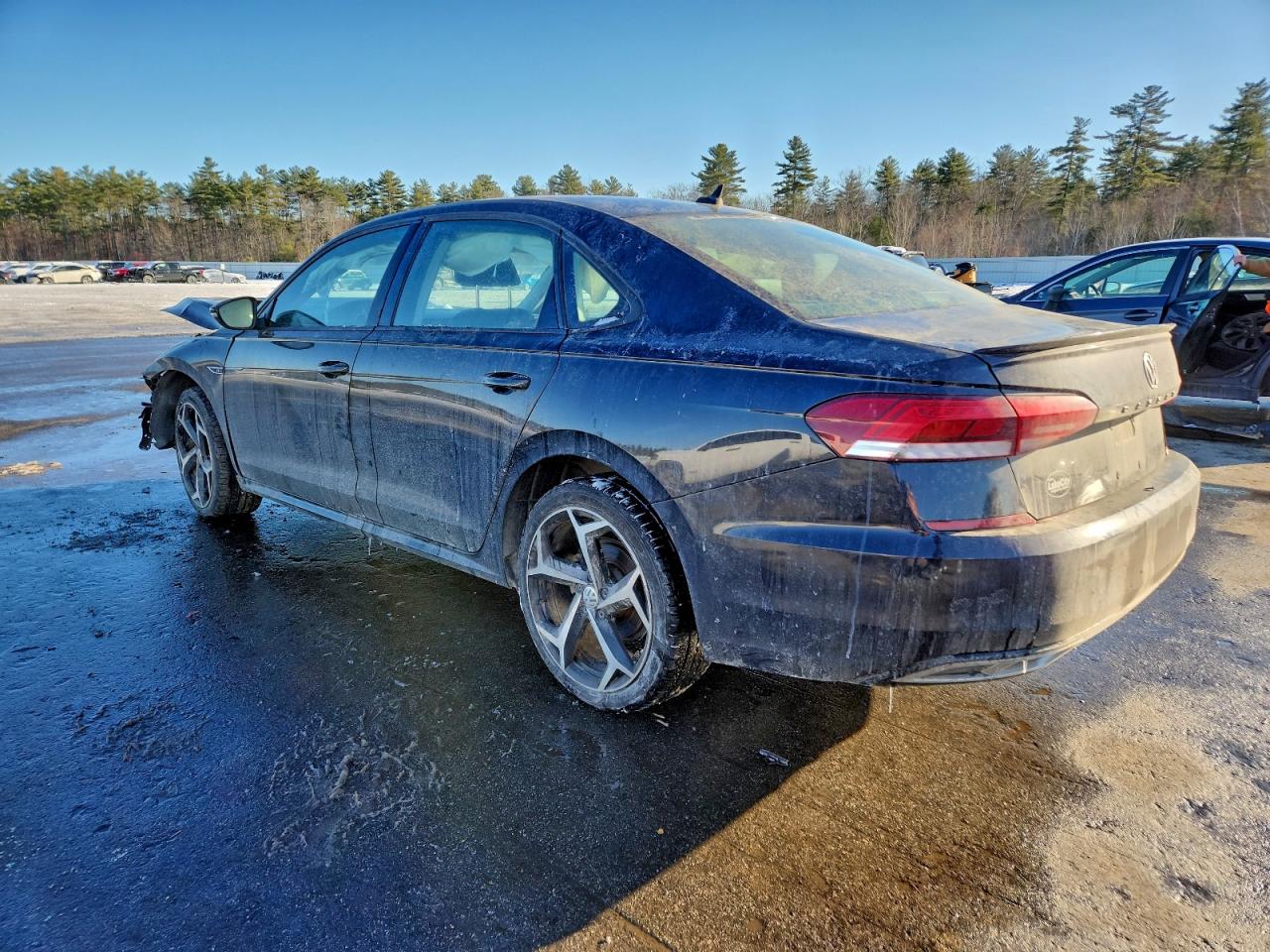 2020 VOLKSWAGEN PASSAT R-LINE photo 2