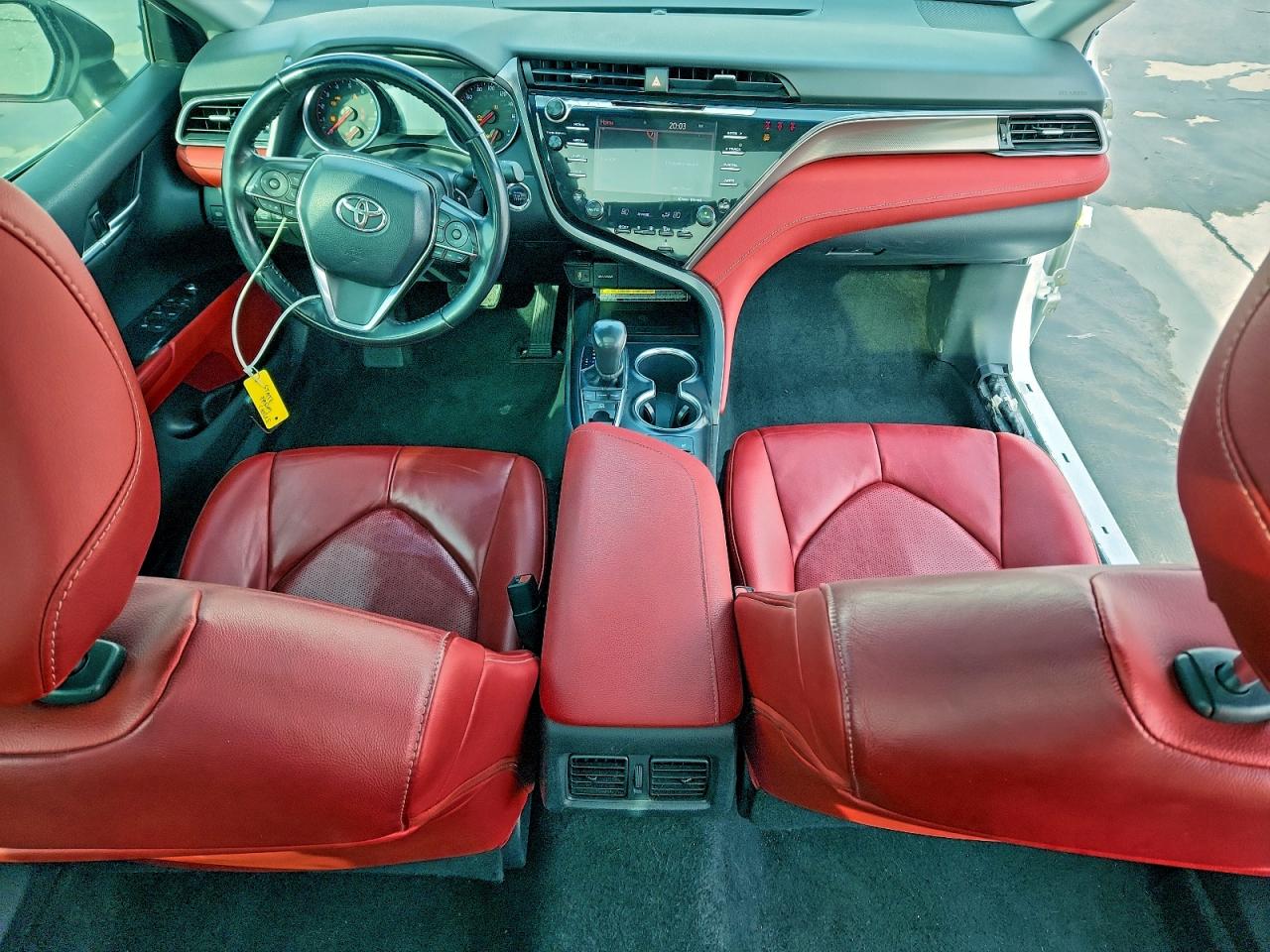 2019 TOYOTA CAMRY XSE photo 8