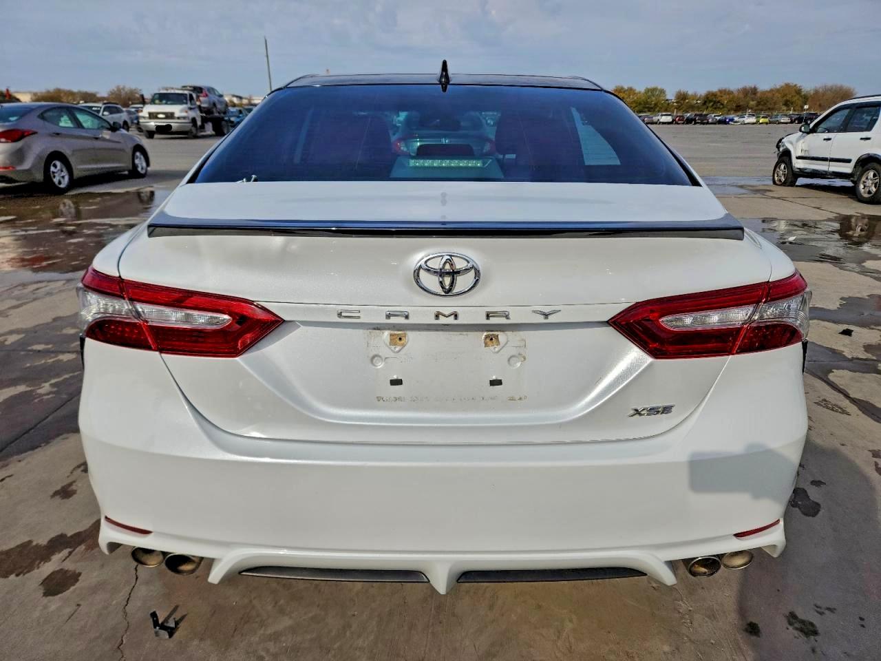 2019 TOYOTA CAMRY XSE photo 6