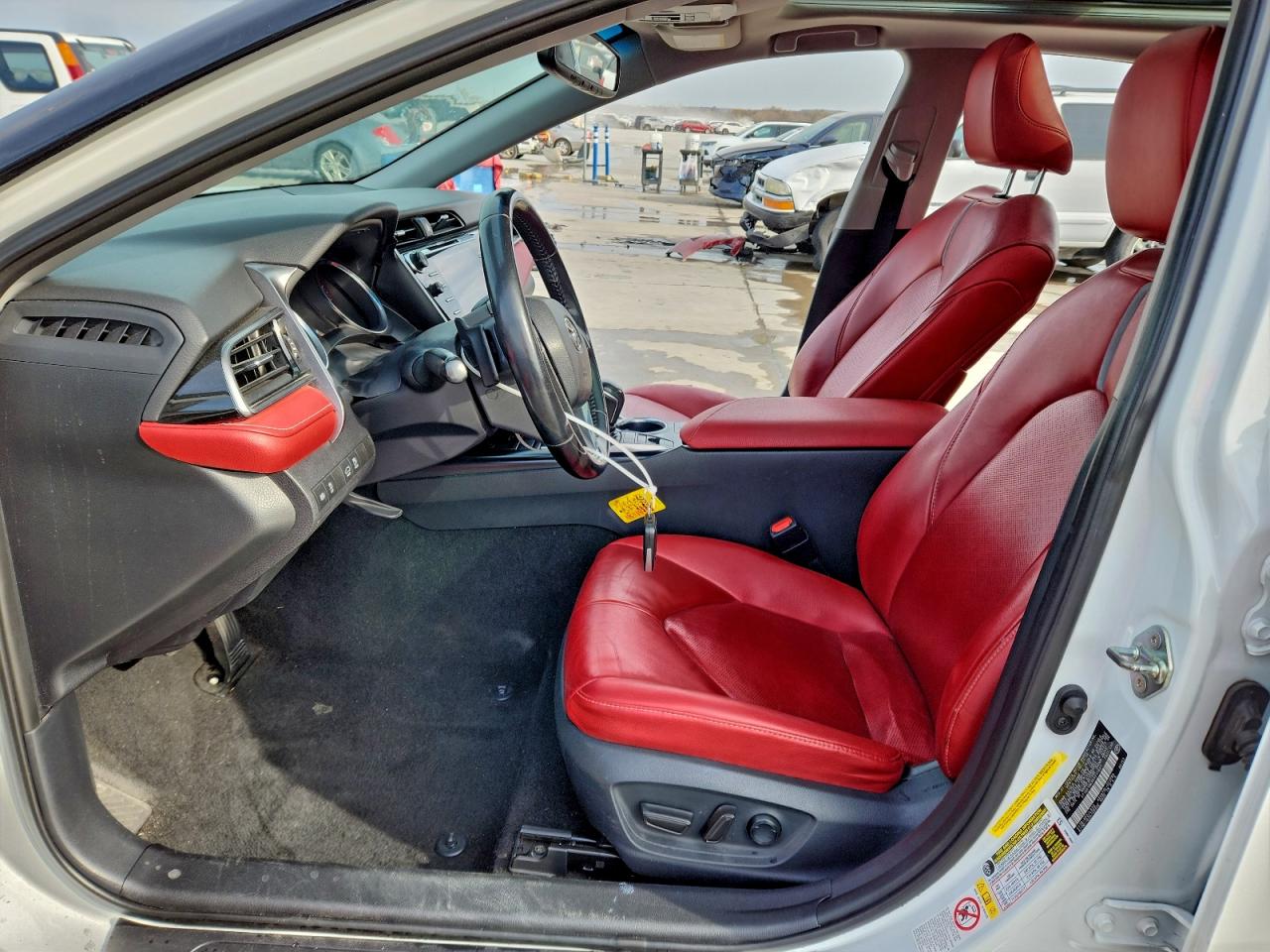 2019 TOYOTA CAMRY XSE photo 7