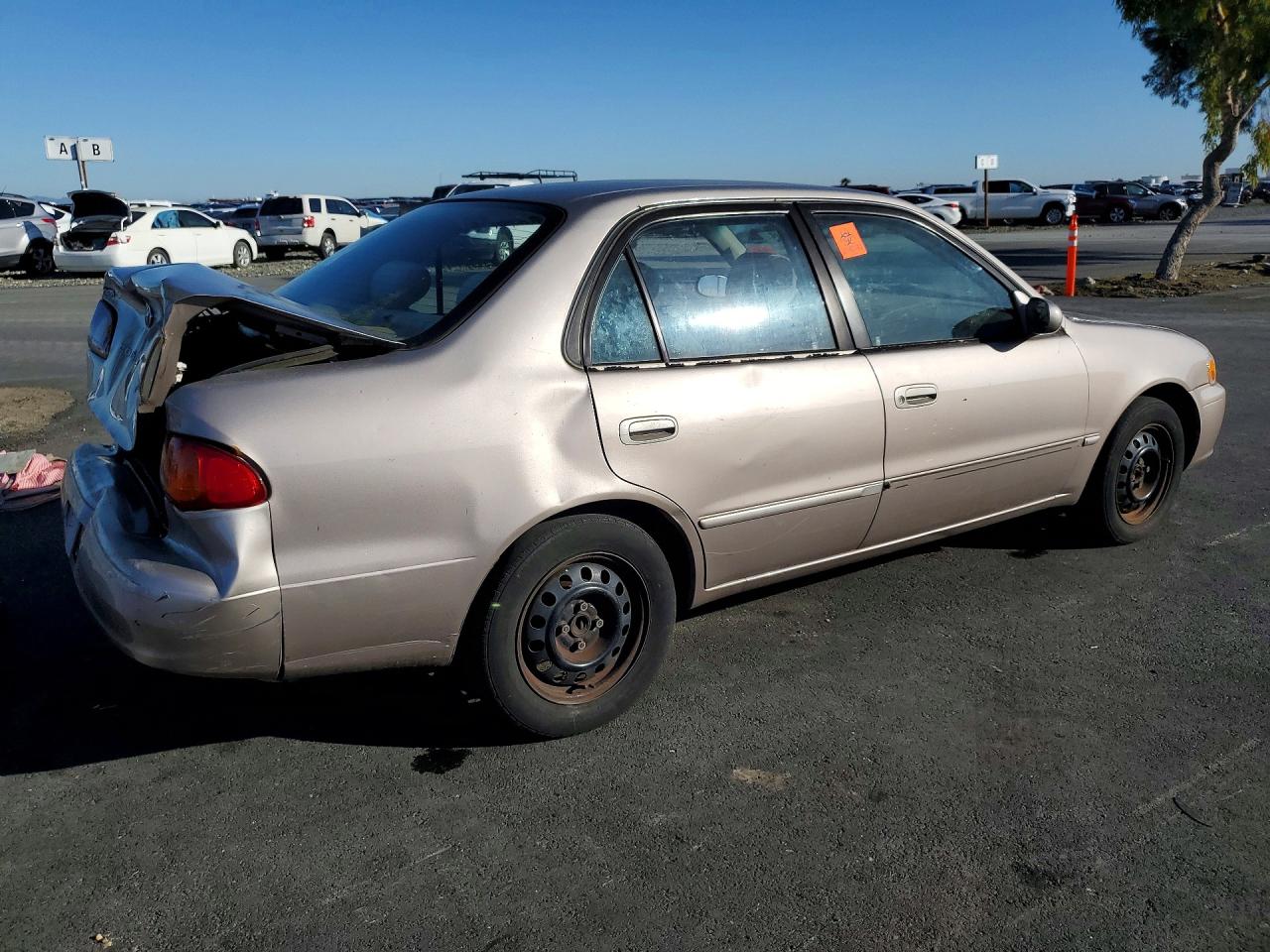 2001 TOYOTA COROLLA LE photo 3
