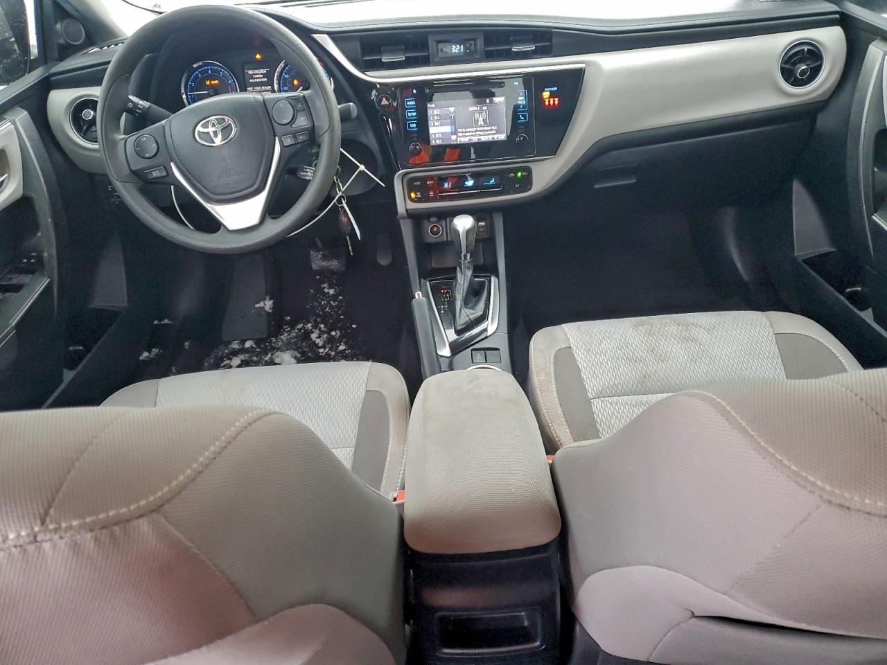 2018 TOYOTA COROLLA L photo 8