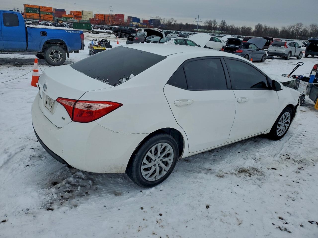 2018 TOYOTA COROLLA L photo 3
