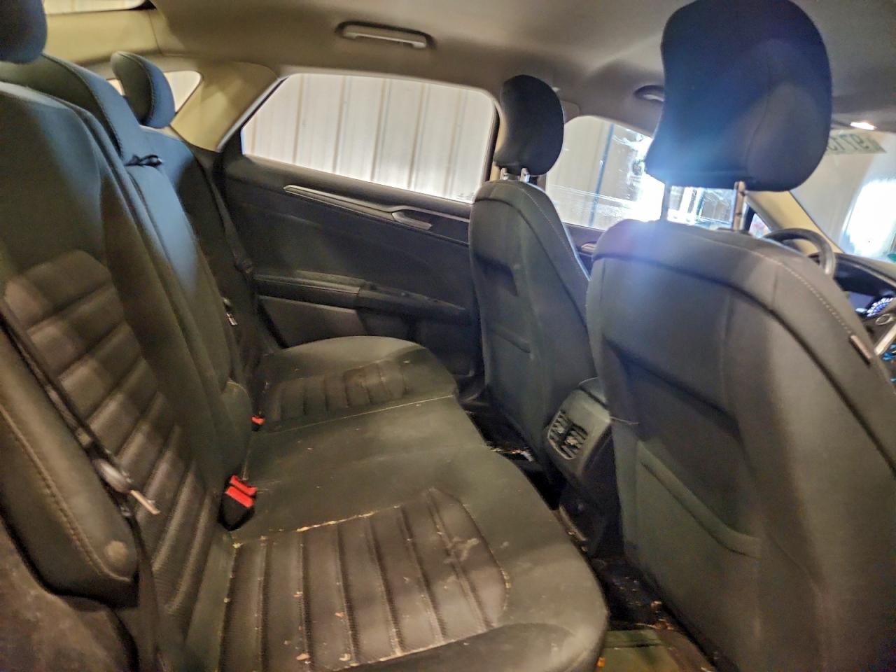 2017 FORD FUSION SE photo 19
