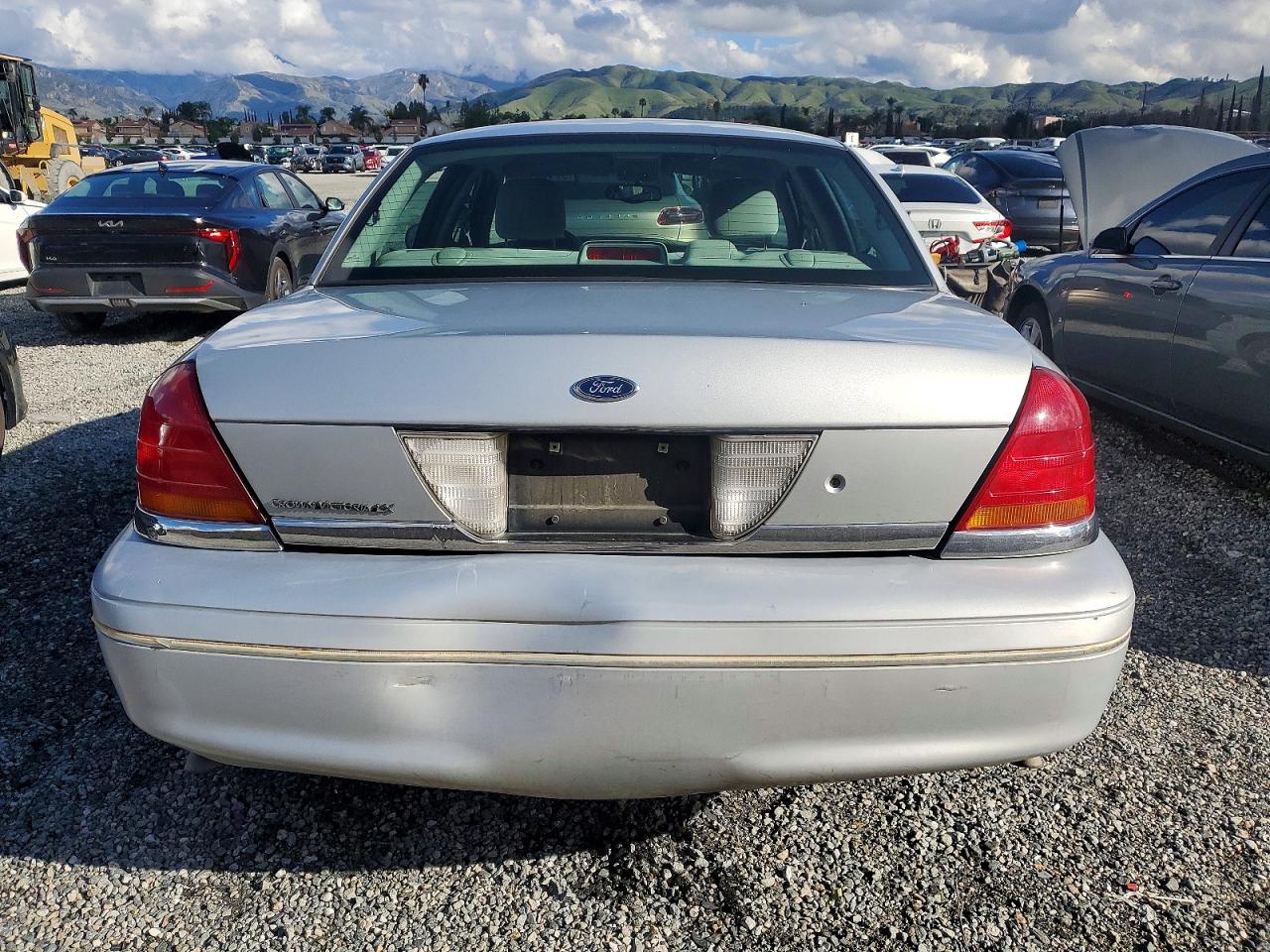 2003 FORD CROWN VICTORIA LX photo 6