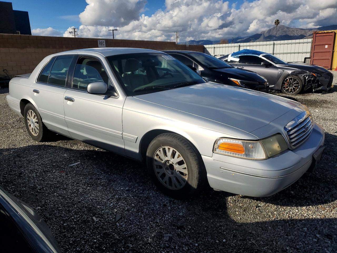 2003 FORD CROWN VICTORIA LX photo 4