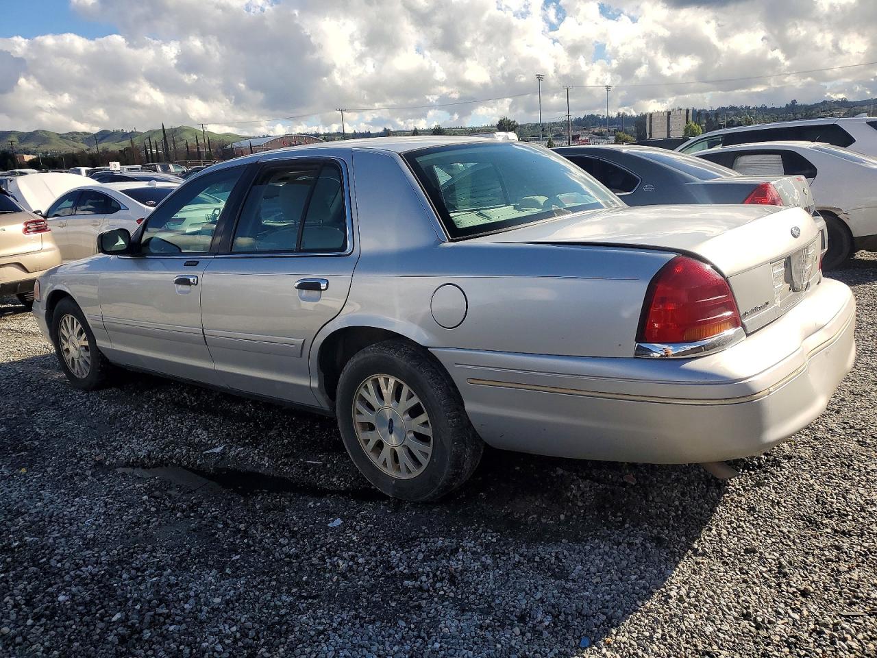 2003 FORD CROWN VICTORIA LX photo 2