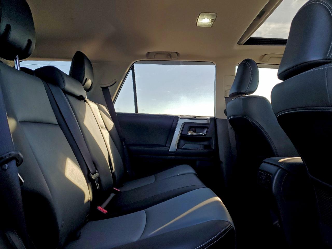2022 TOYOTA 4RUNNER SR5 photo 21