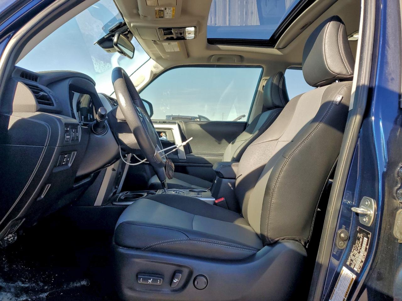 2022 TOYOTA 4RUNNER SR5 photo 13