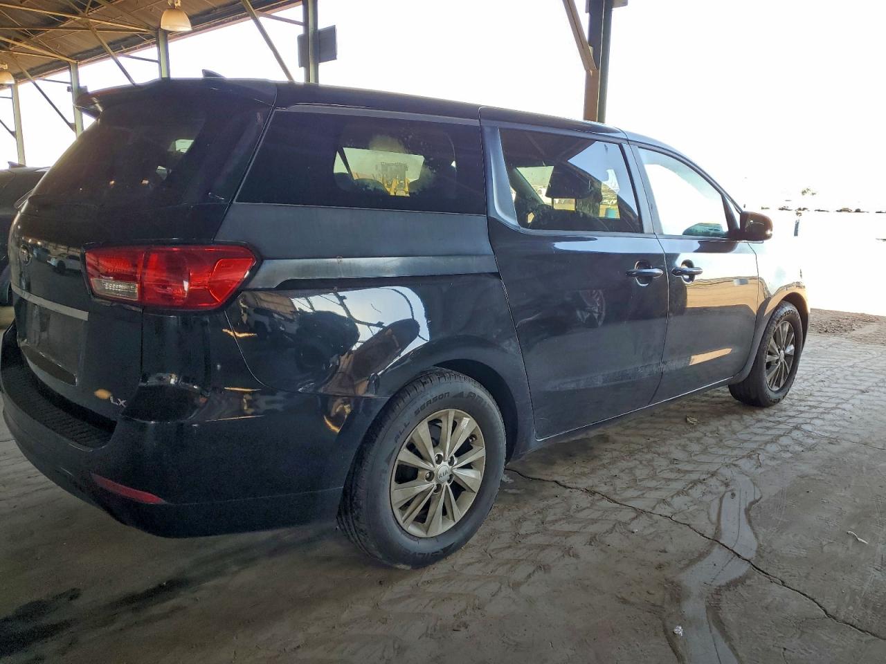 2017 KIA SEDONA LX photo 3