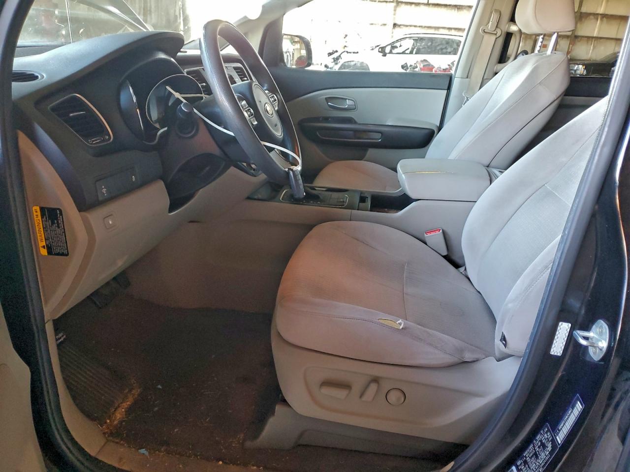 2017 KIA SEDONA LX photo 7