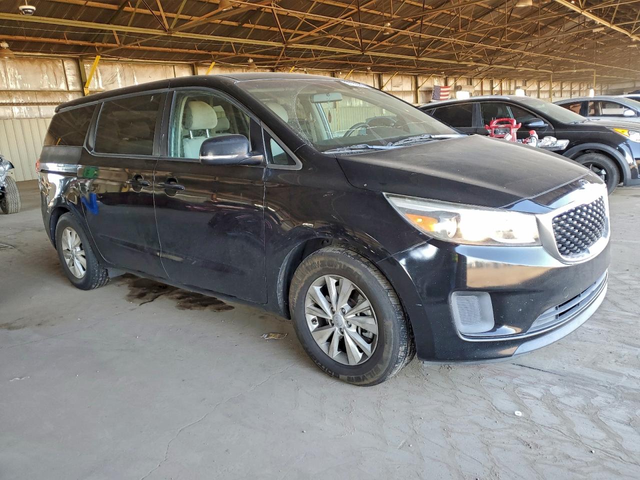 2017 KIA SEDONA LX photo 4
