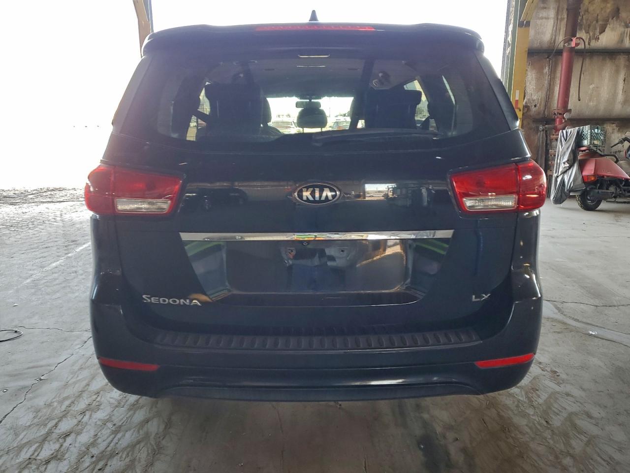 2017 KIA SEDONA LX photo 6