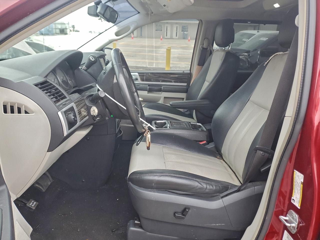 2010 CHRYSLER TOWN & COUNTRY TOURING PLUS photo 13