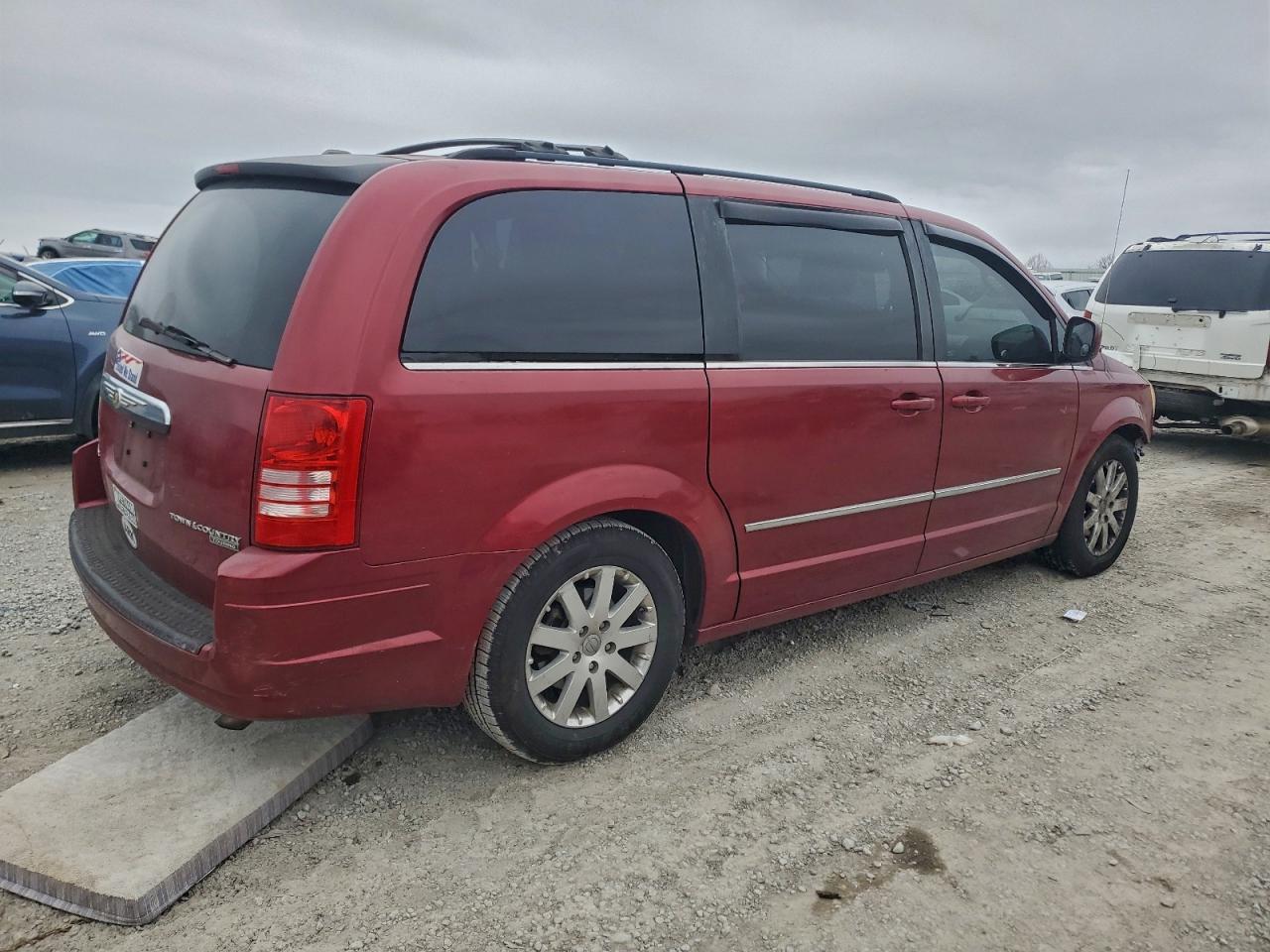 2010 CHRYSLER TOWN & COUNTRY TOURING PLUS photo 5