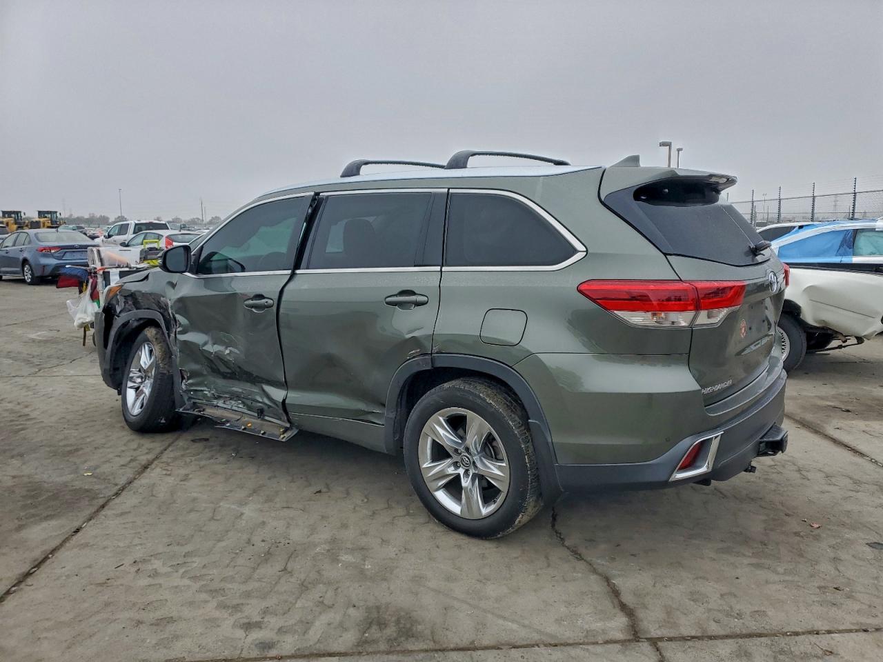 2018 TOYOTA HIGHLANDER LIMITED photo 2