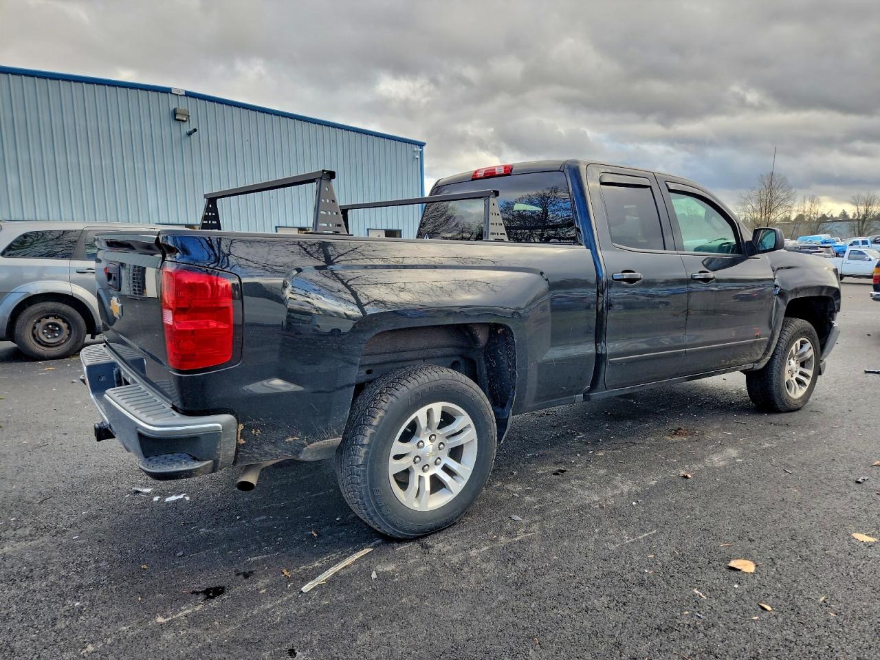 2017 CHEVROLET SILVERADO K1500 LT photo 3