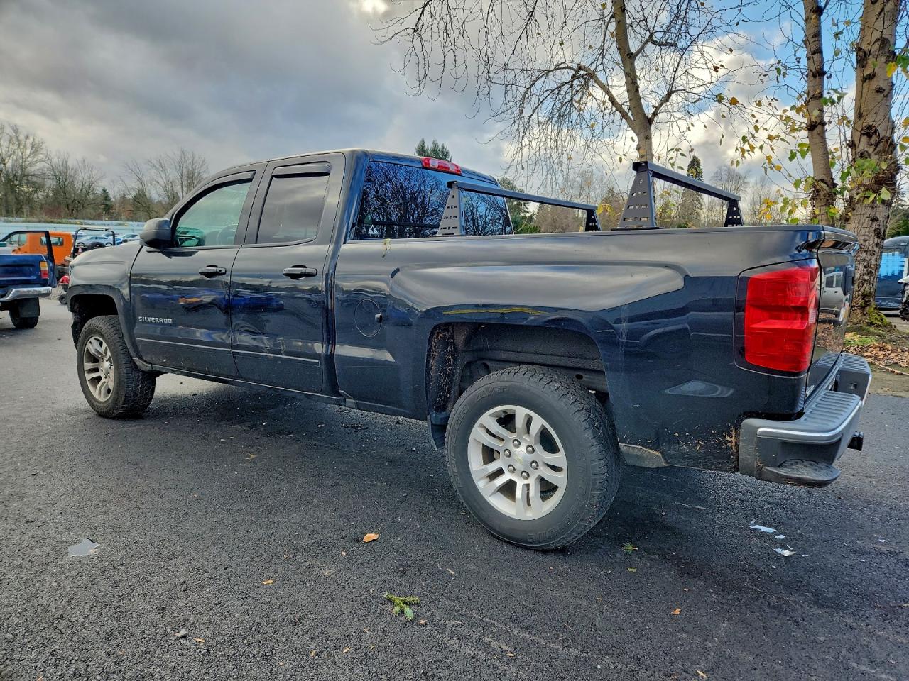 2017 CHEVROLET SILVERADO K1500 LT photo 2