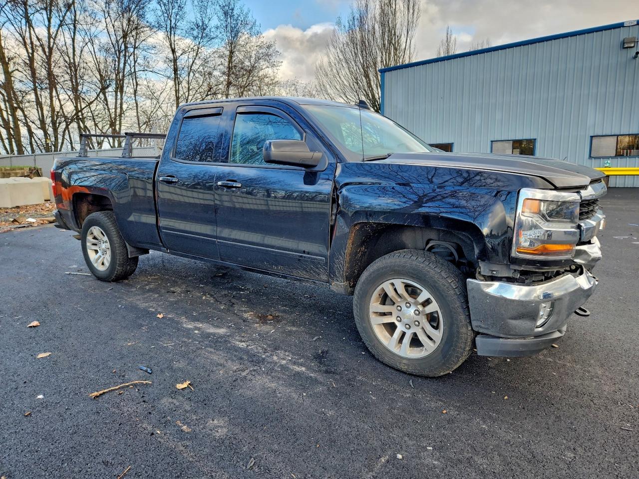 2017 CHEVROLET SILVERADO K1500 LT photo 4