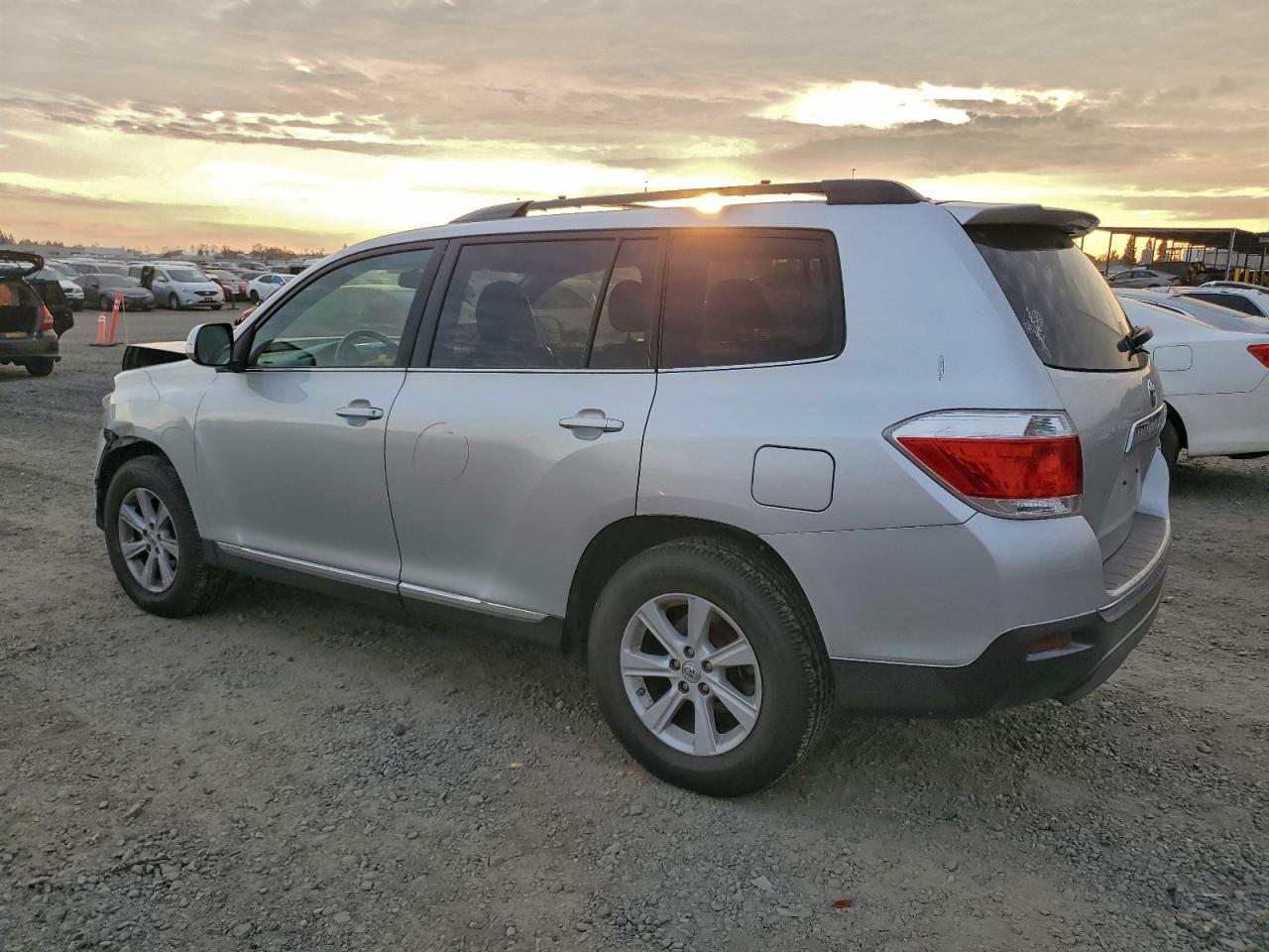 2013 TOYOTA HIGHLANDER BASE photo 2