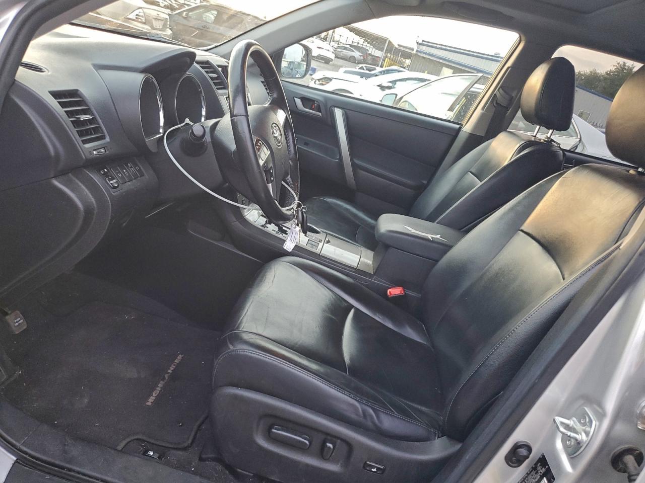 2013 TOYOTA HIGHLANDER BASE photo 7