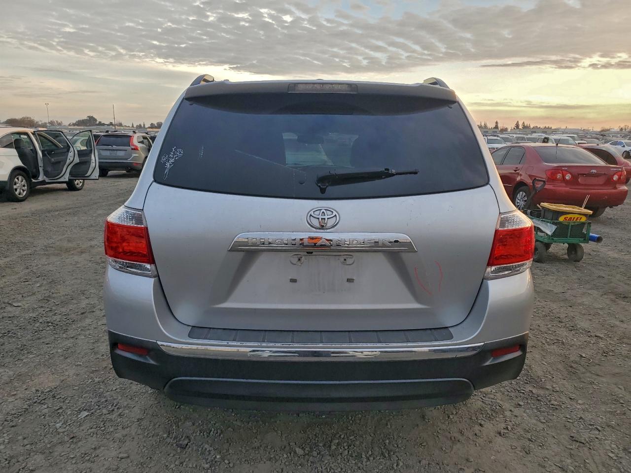 2013 TOYOTA HIGHLANDER BASE photo 6