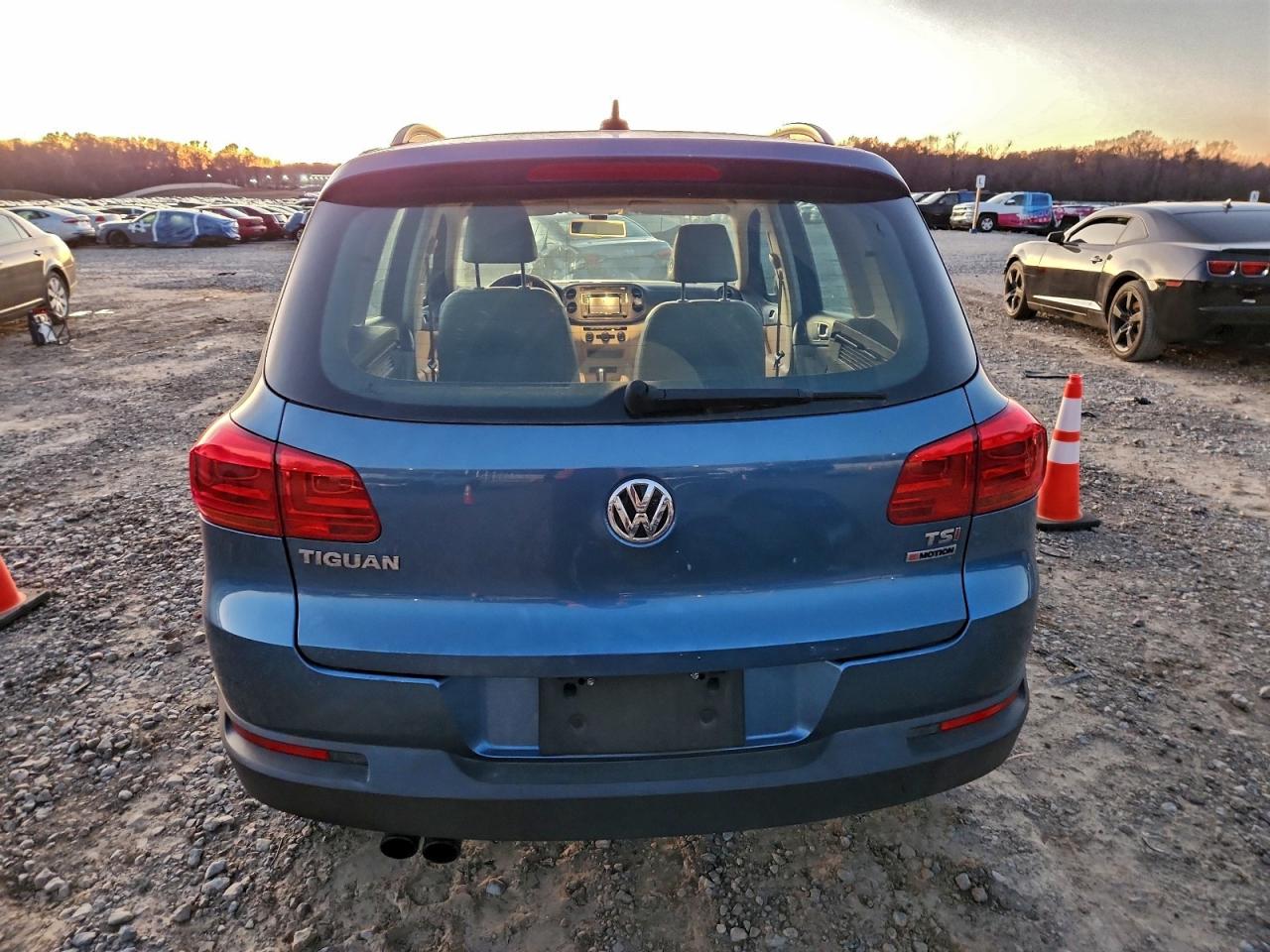 2017 VOLKSWAGEN TIGUAN S photo 6