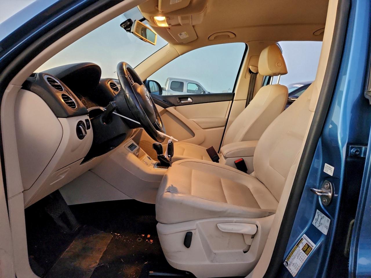 2017 VOLKSWAGEN TIGUAN S photo 7