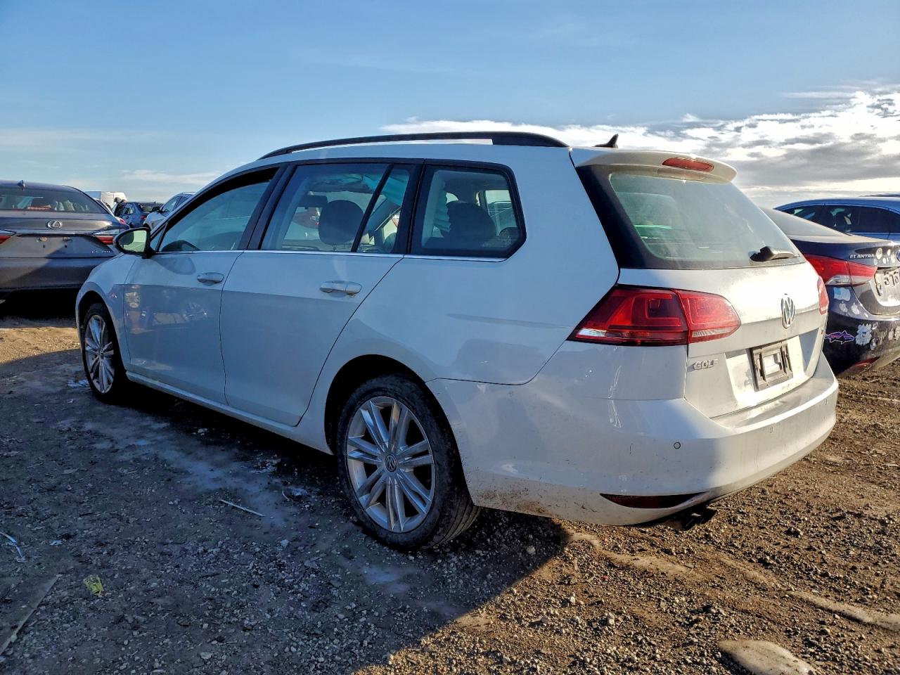2015 VOLKSWAGEN GOLF SPORTWAGEN TDI S photo 2
