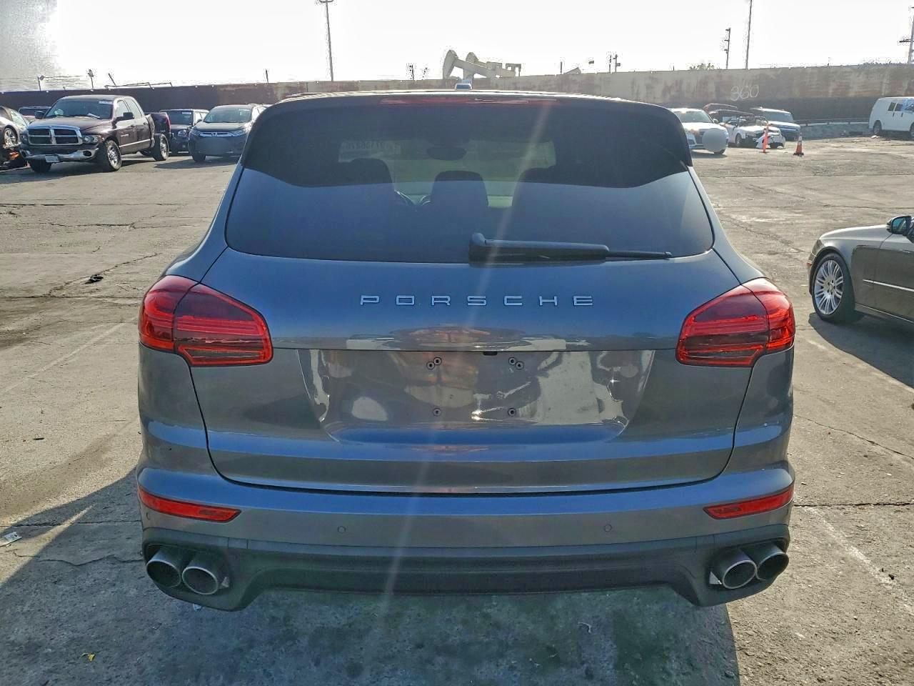 2016 PORSCHE CAYENNE SE HYBRID photo 6