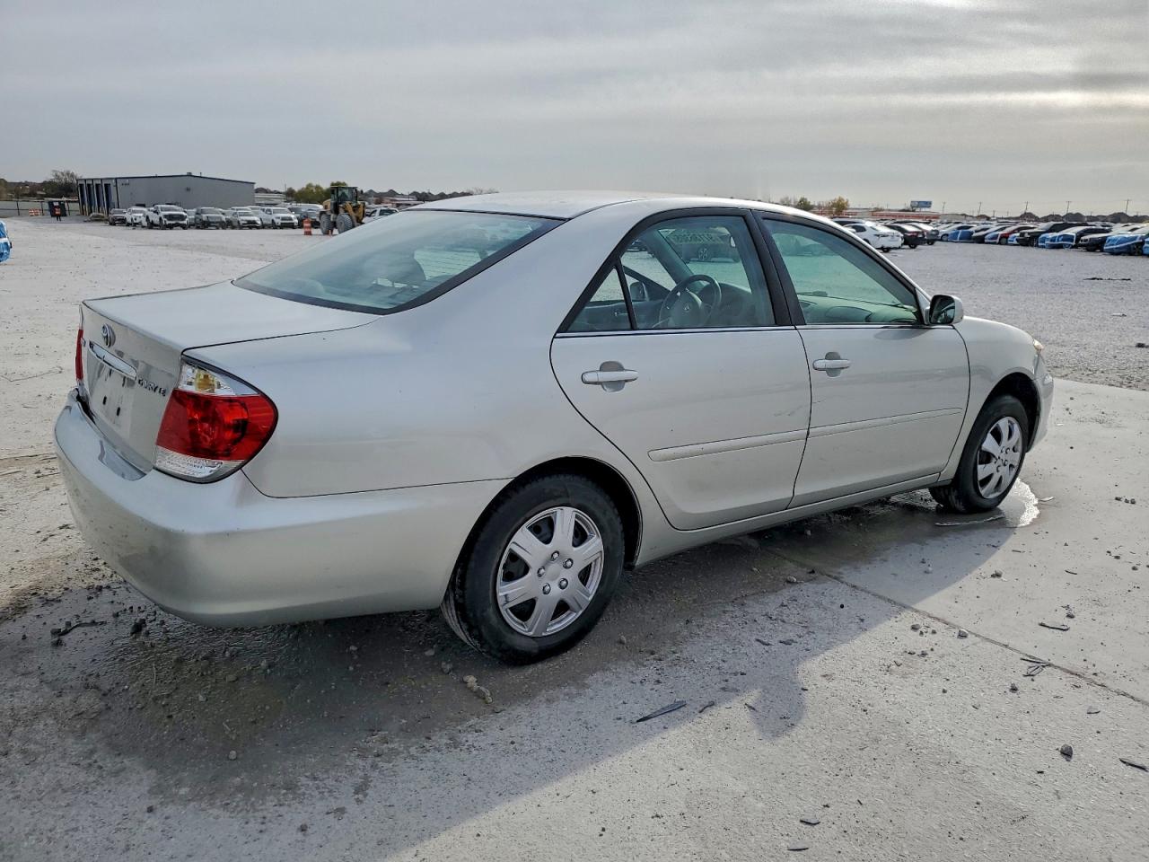 2005 TOYOTA CAMRY LE photo 5