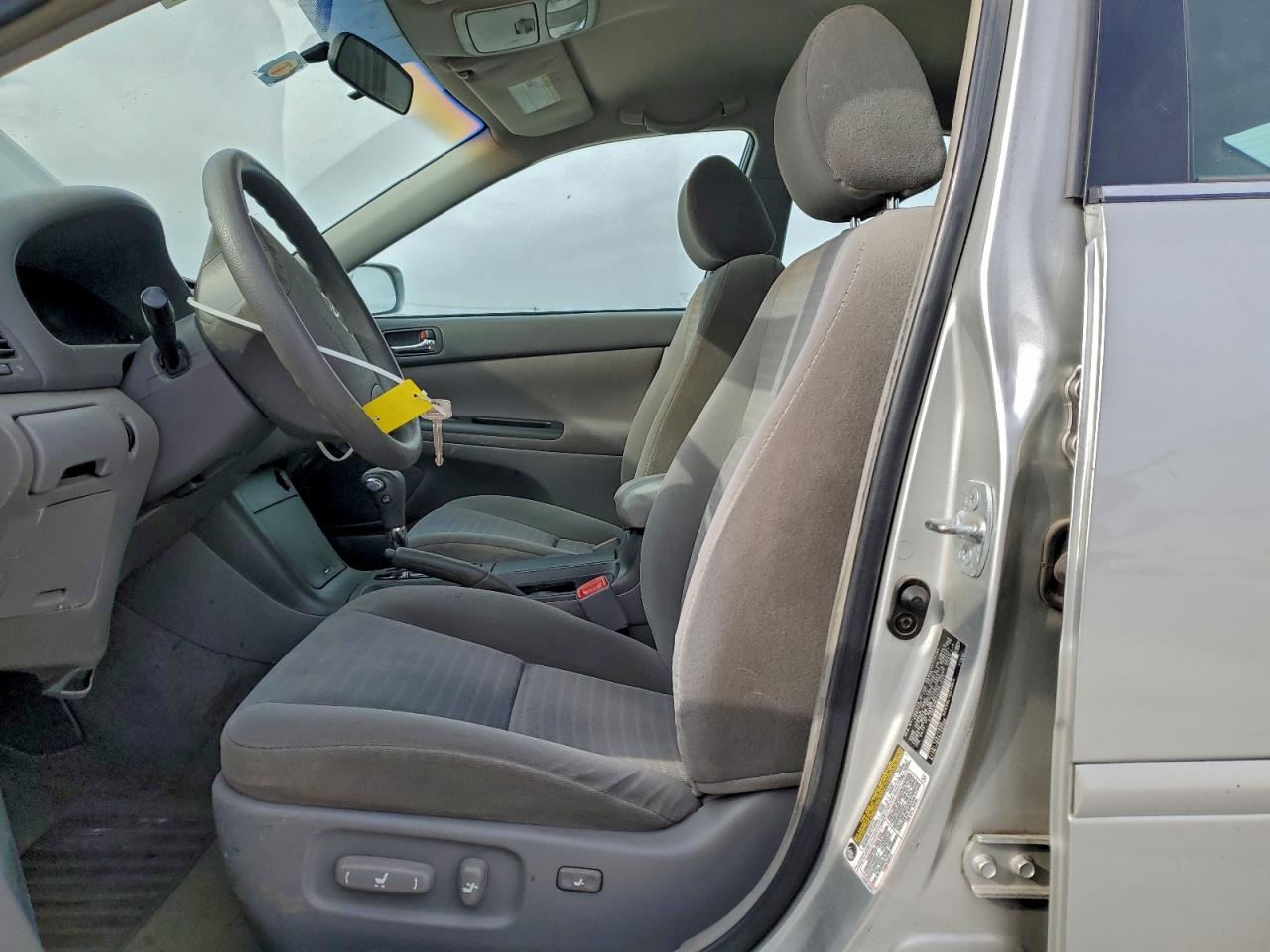 2005 TOYOTA CAMRY LE photo 13