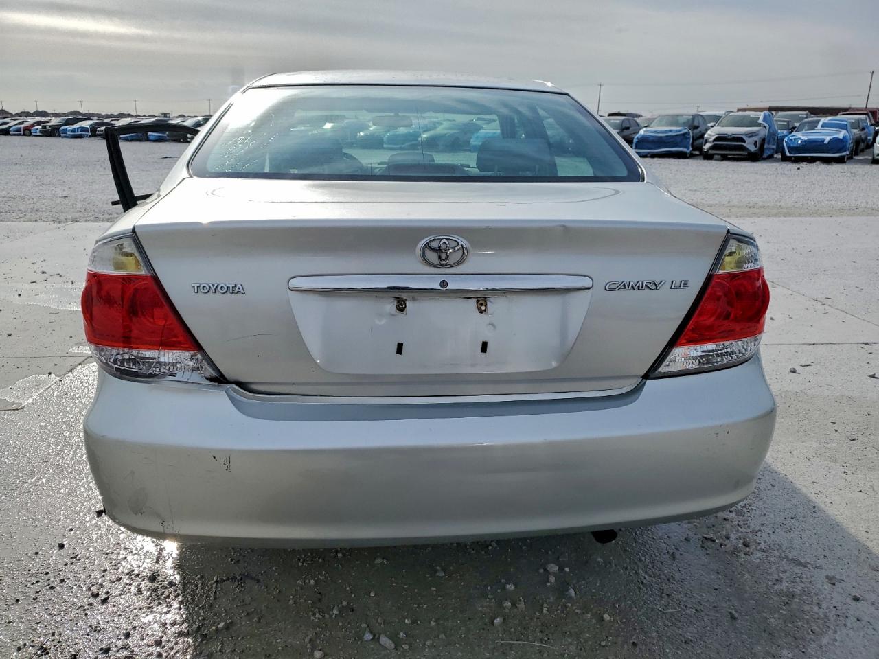 2005 TOYOTA CAMRY LE photo 11