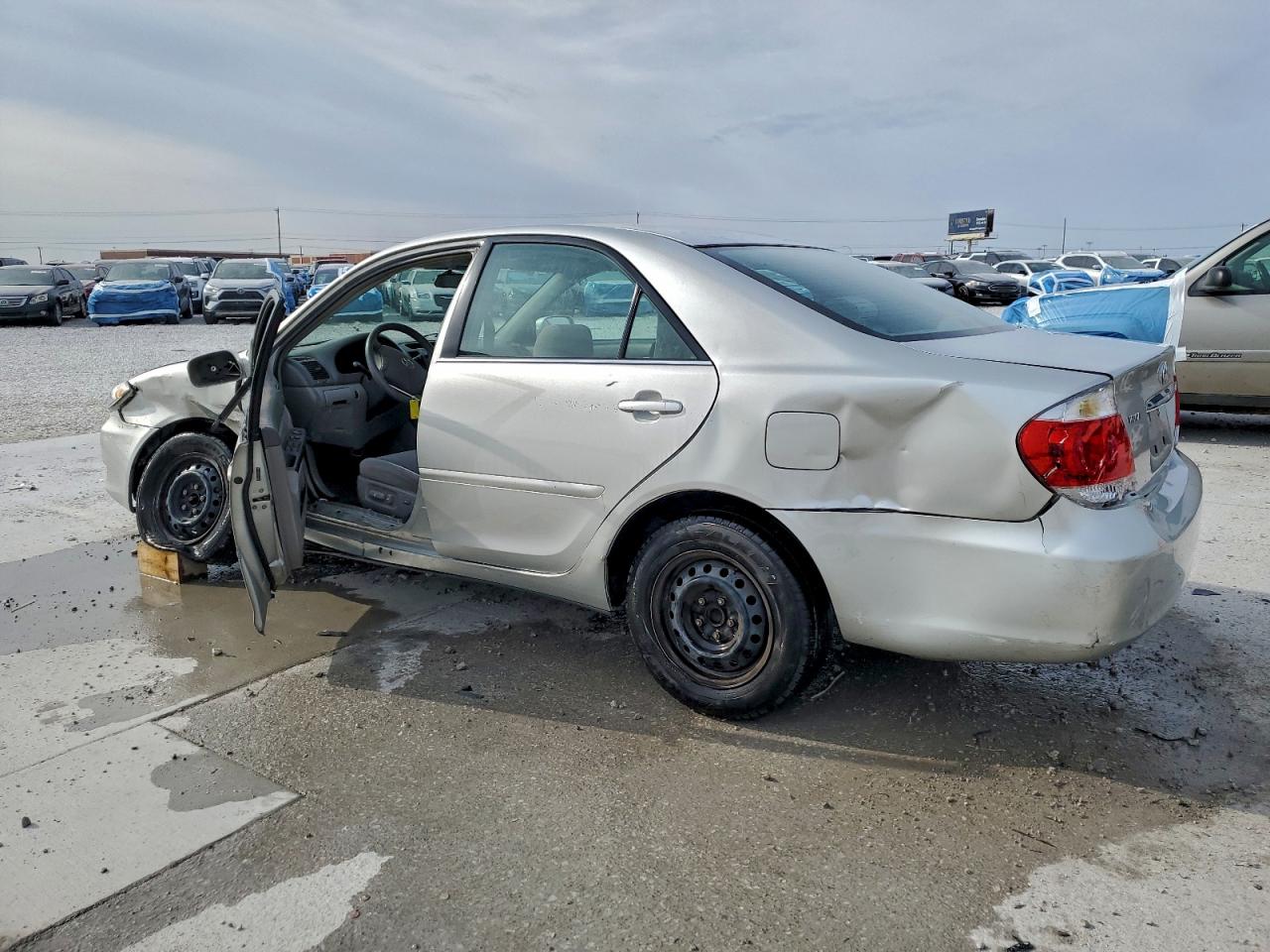 2005 TOYOTA CAMRY LE photo 3