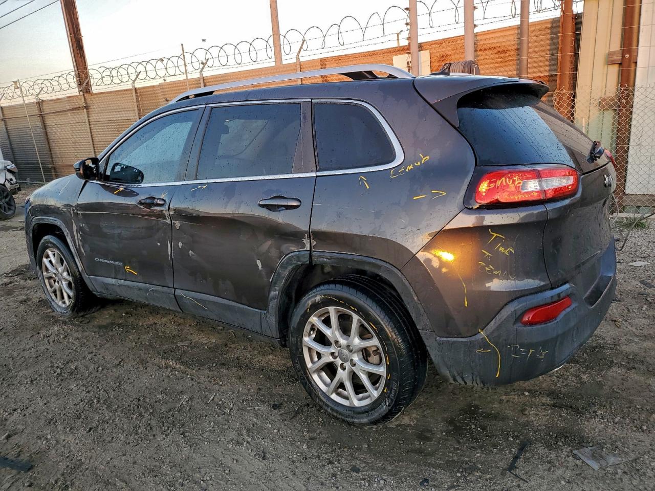 2014 JEEP CHEROKEE LATITUDE photo 3