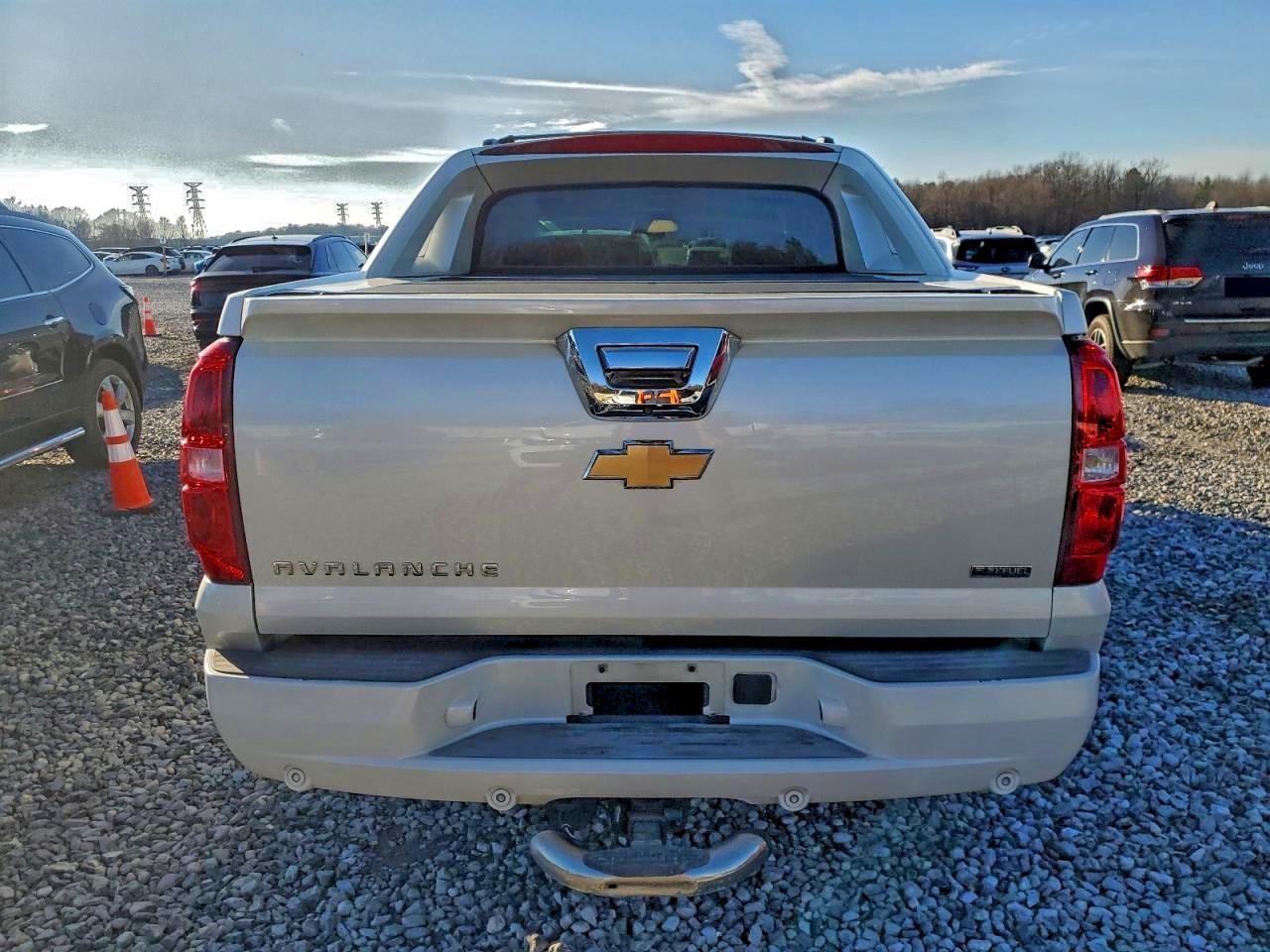 2011 CHEVROLET AVALANCHE LTZ photo 11