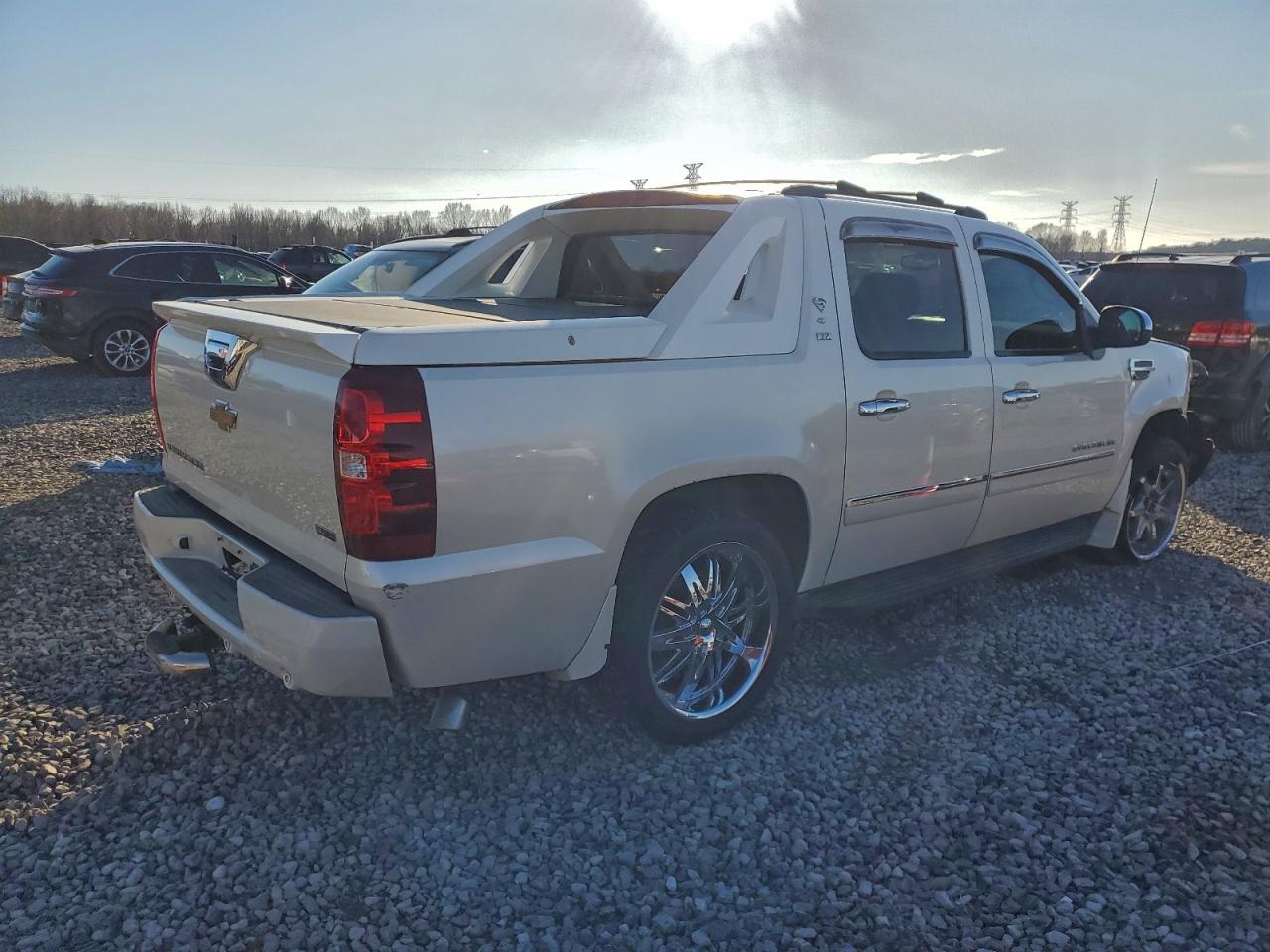 2011 CHEVROLET AVALANCHE LTZ photo 5