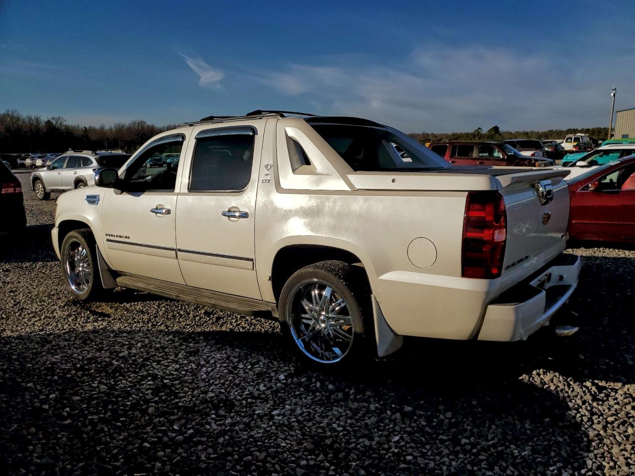 2011 CHEVROLET AVALANCHE LTZ photo 3