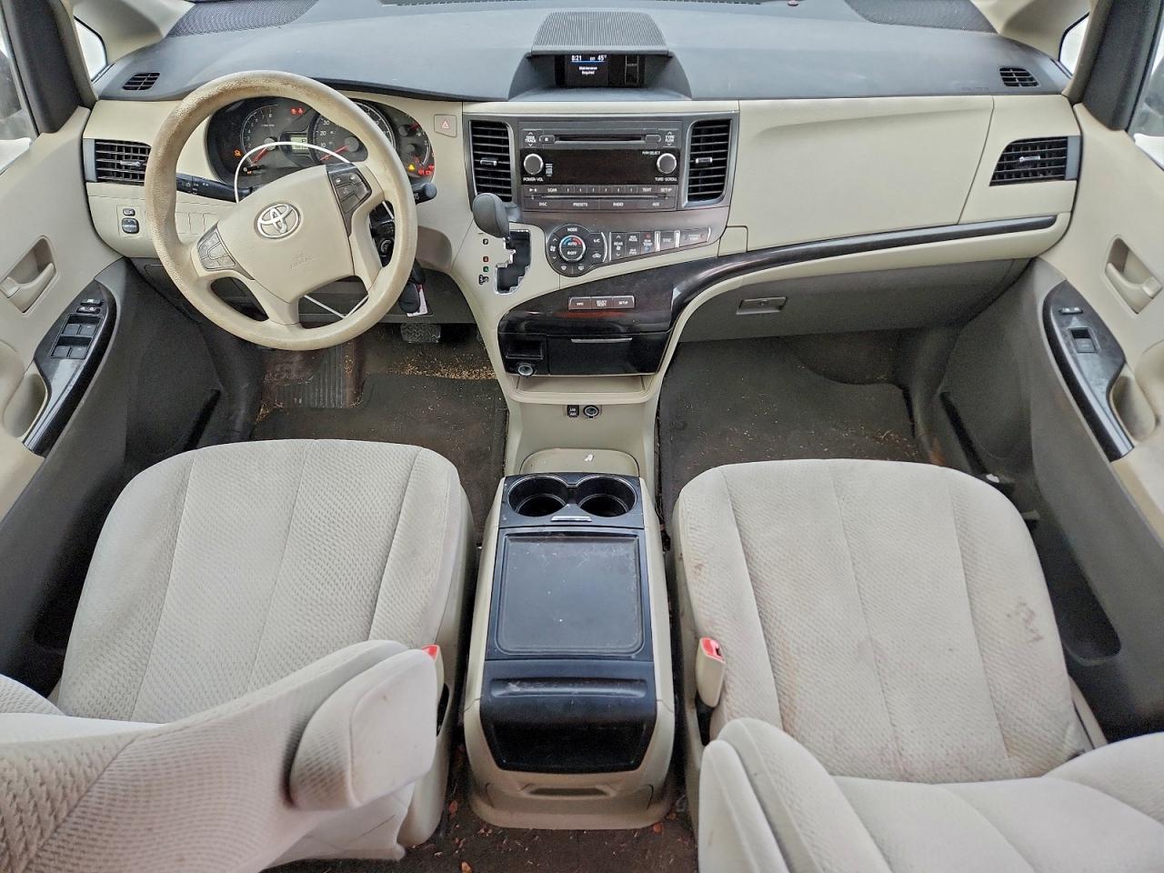2014 TOYOTA SIENNA LE photo 8
