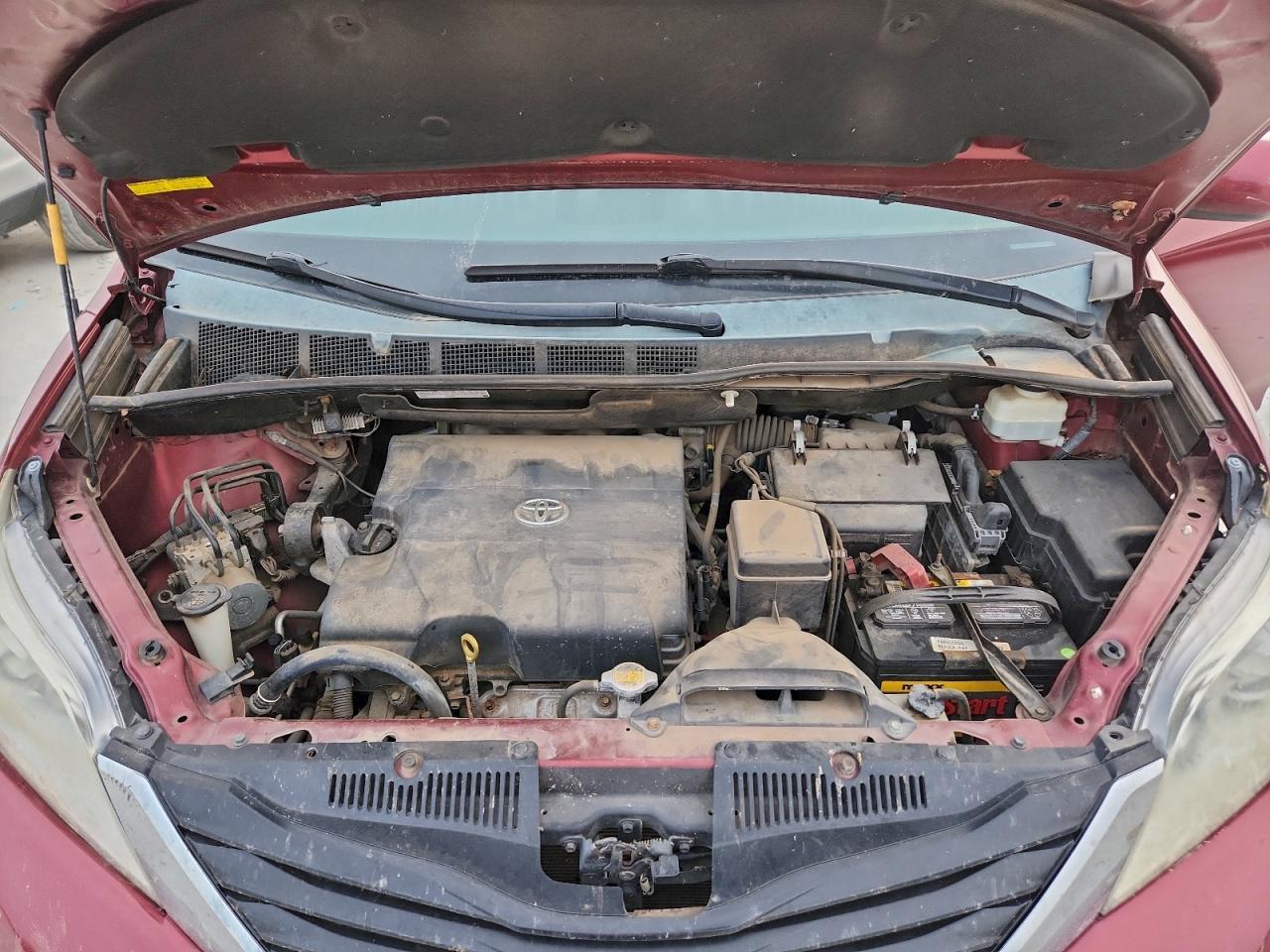 2014 TOYOTA SIENNA LE photo 12