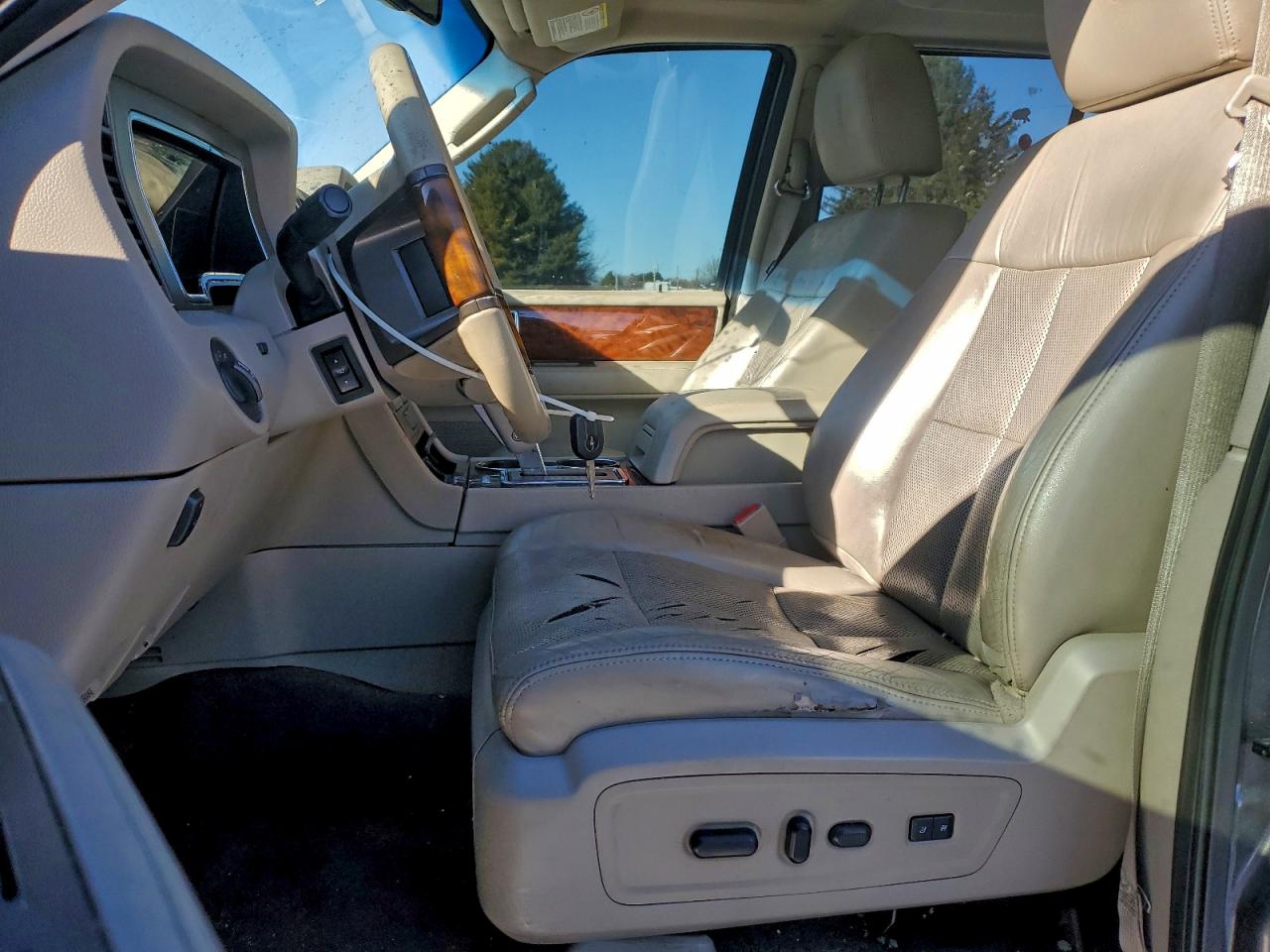2013 LINCOLN NAVIGATOR photo 7
