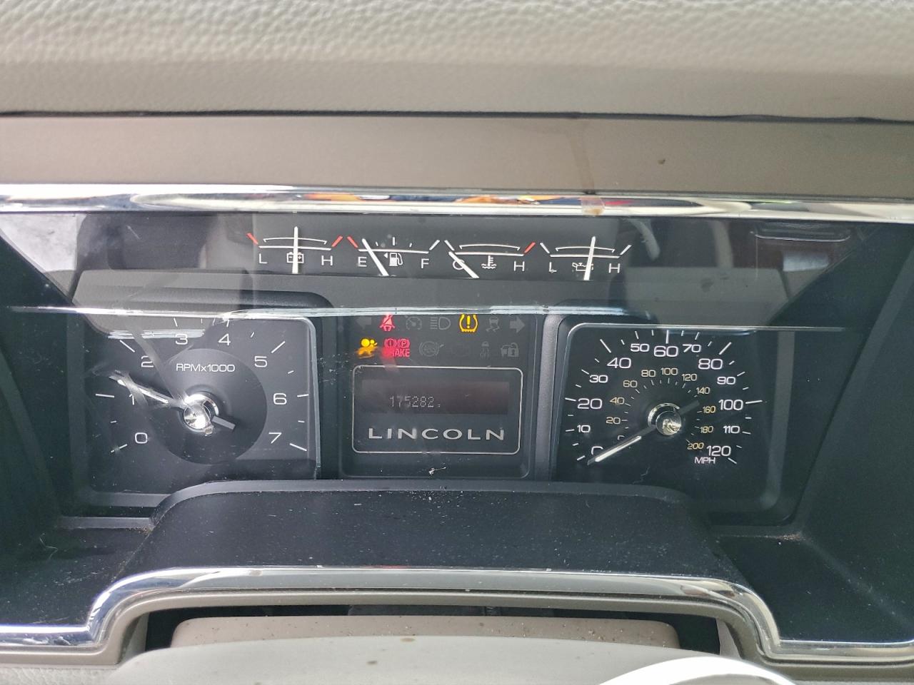 2013 LINCOLN NAVIGATOR photo 9